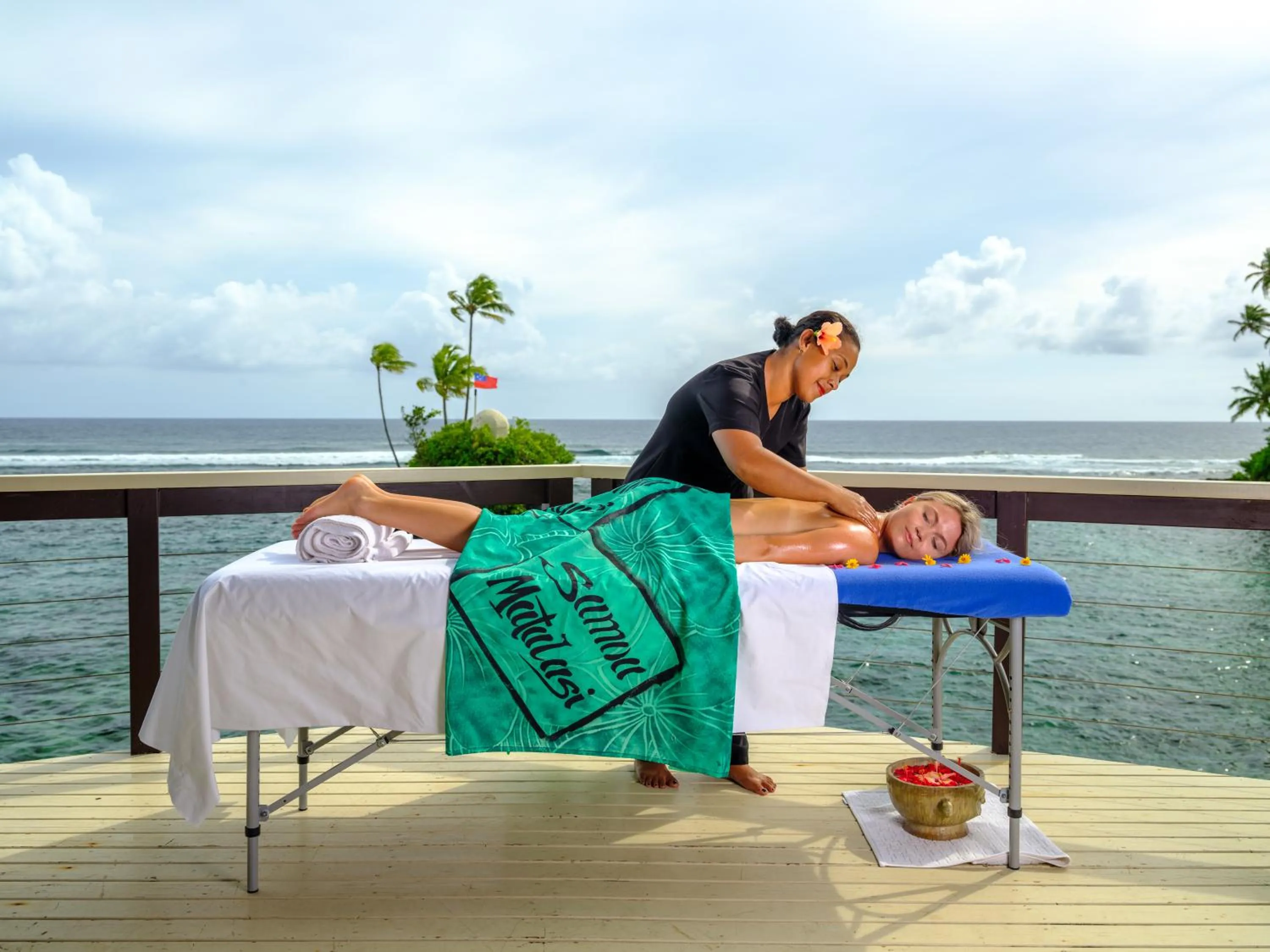 People in Seabreeze Resort Samoa – Exclusively for Adults