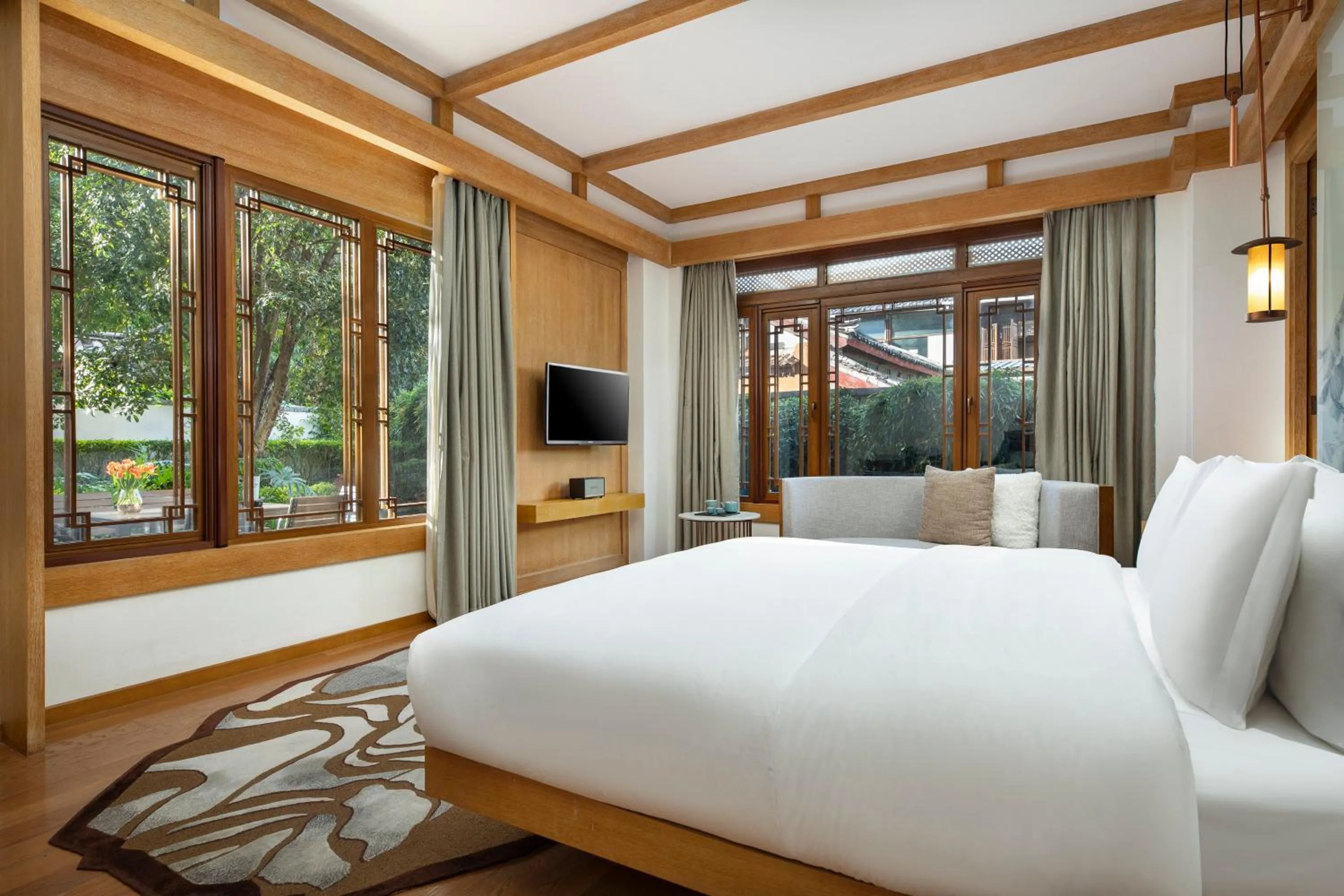 Photo of the whole room, Bed in Hotel Indigo Lijiang Ancient Town by IHG