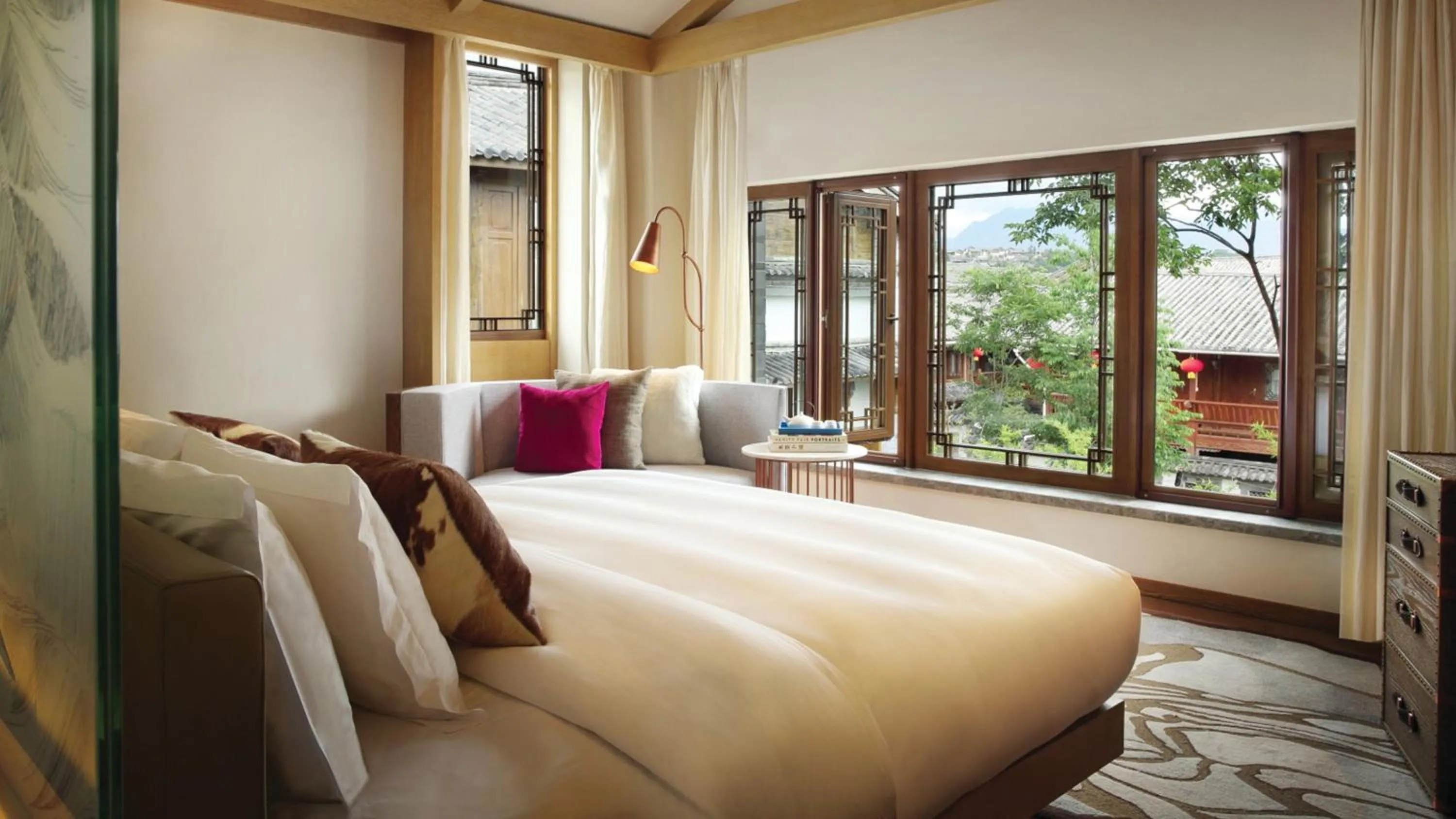 Photo of the whole room, Bed in Hotel Indigo Lijiang Ancient Town by IHG
