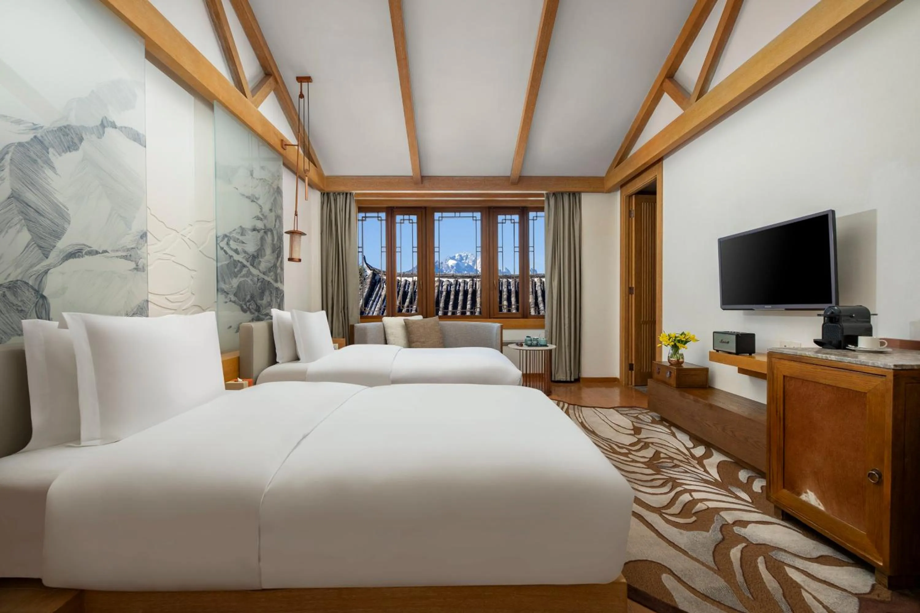 Photo of the whole room, Bed in Hotel Indigo Lijiang Ancient Town by IHG