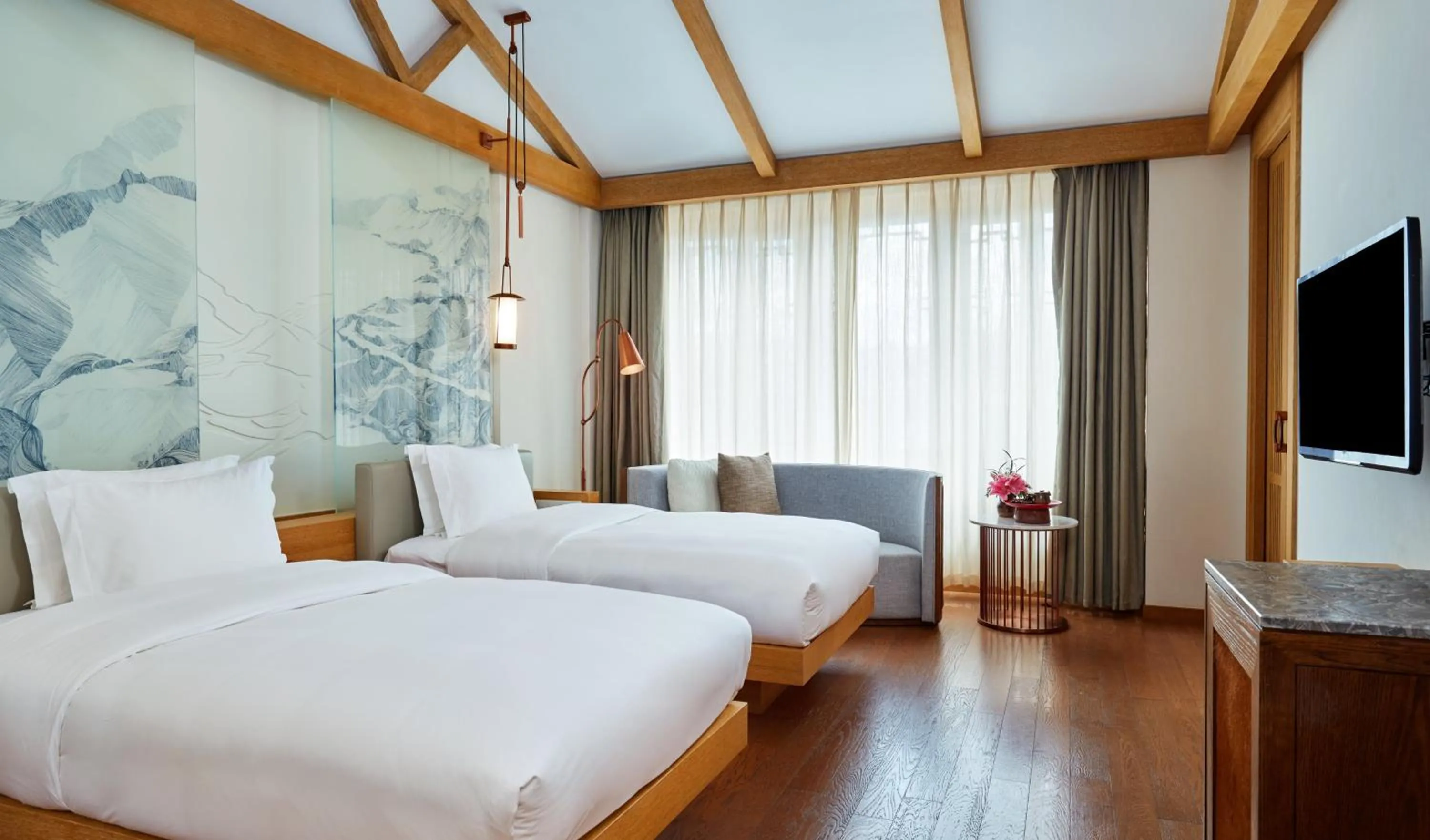 Photo of the whole room, Bed in Hotel Indigo Lijiang Ancient Town by IHG