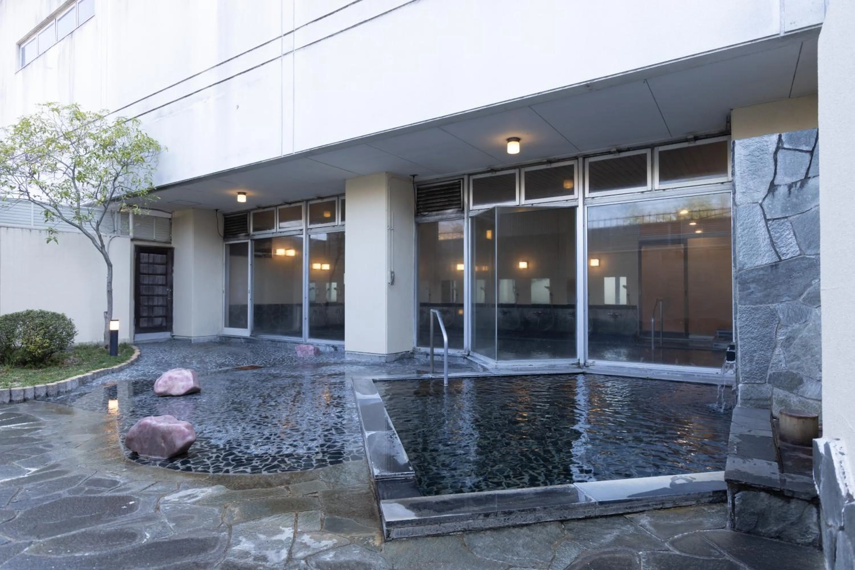 Open Air Bath in Hotel Kimiyoshi