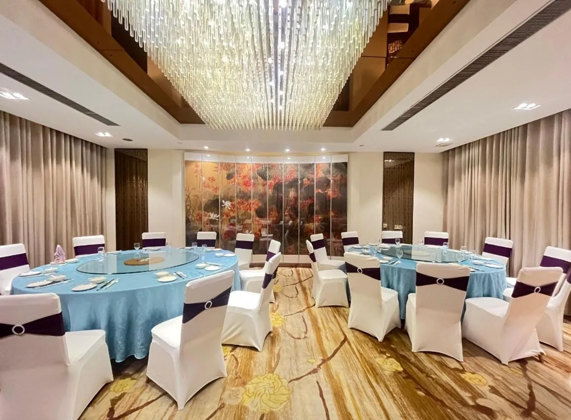 Restaurant/places to eat in Guangdong Hotel
