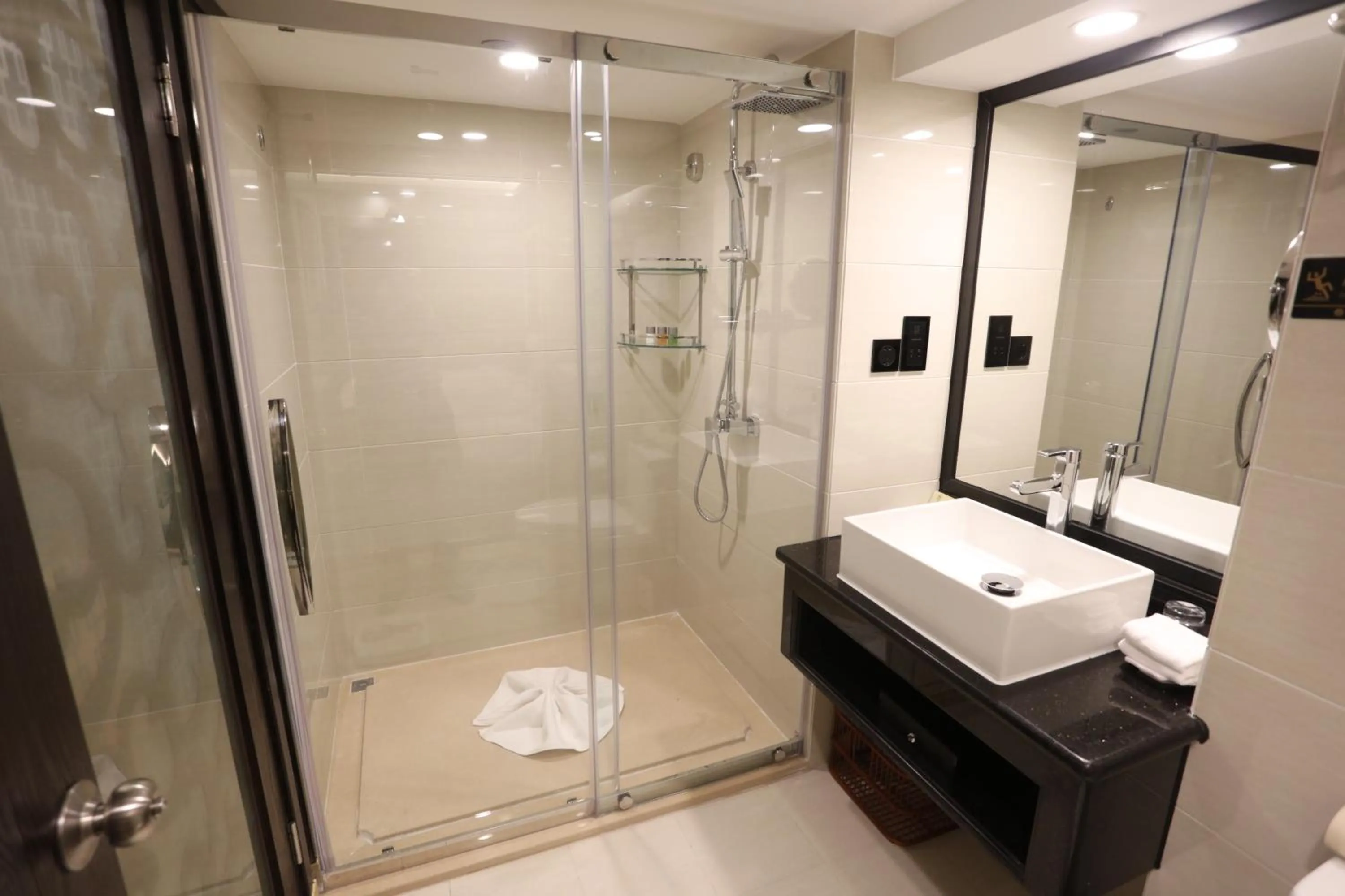 Shower in Guangdong Hotel