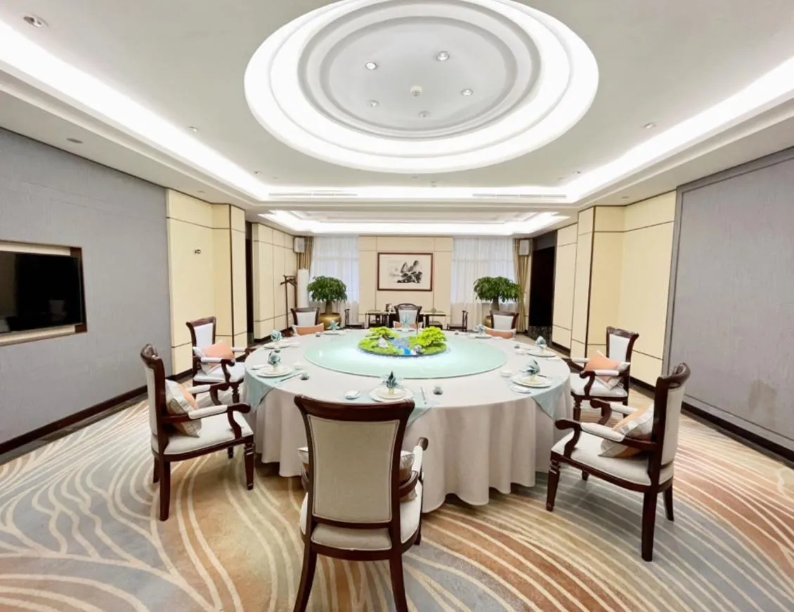 Restaurant/places to eat in Guangdong Hotel