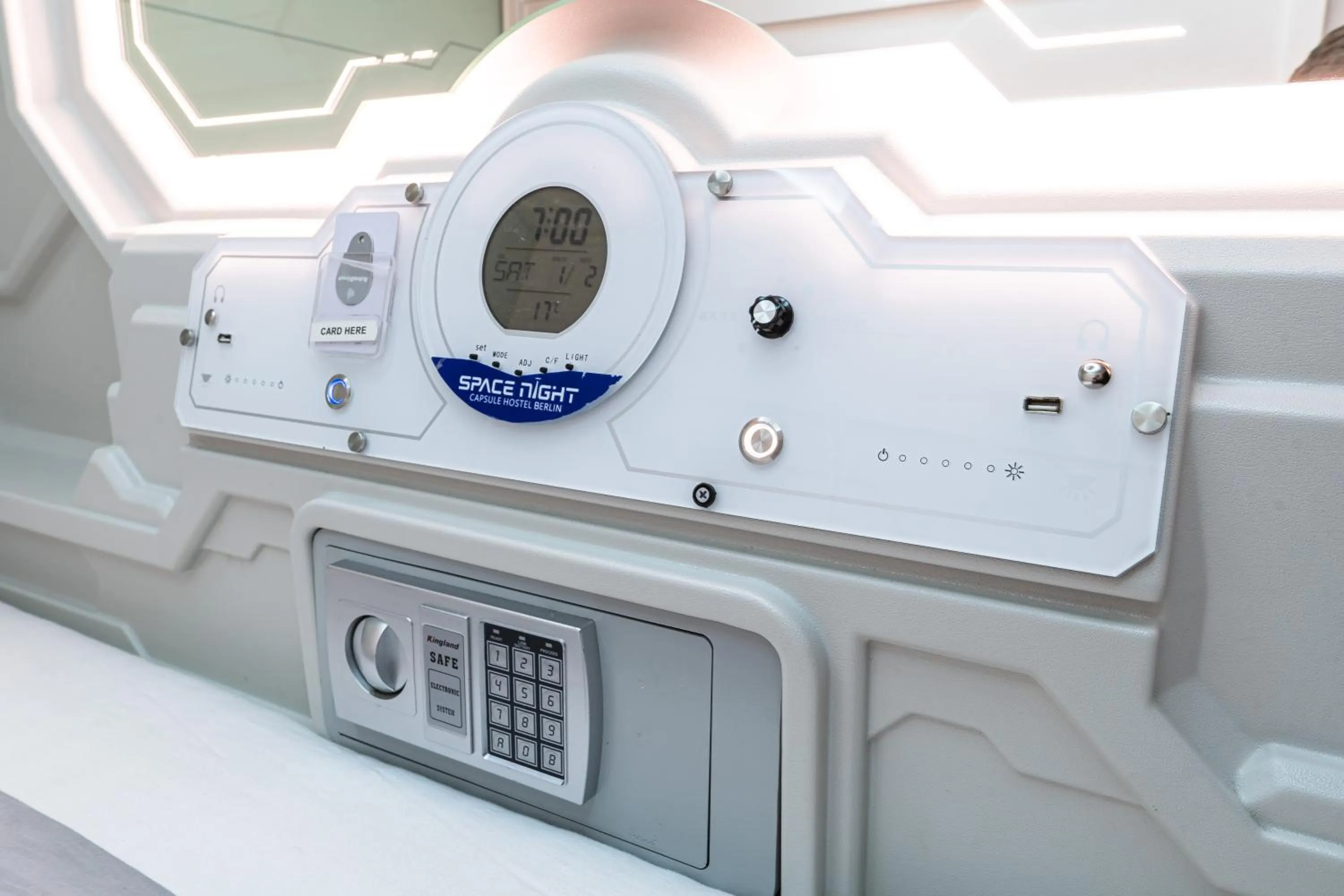 Space Night Capsule Hostel