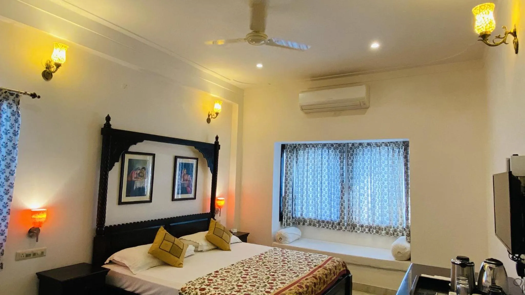 Seating area, Bed in Kotra Haveli A Boutique Hotel by Lake Pichola