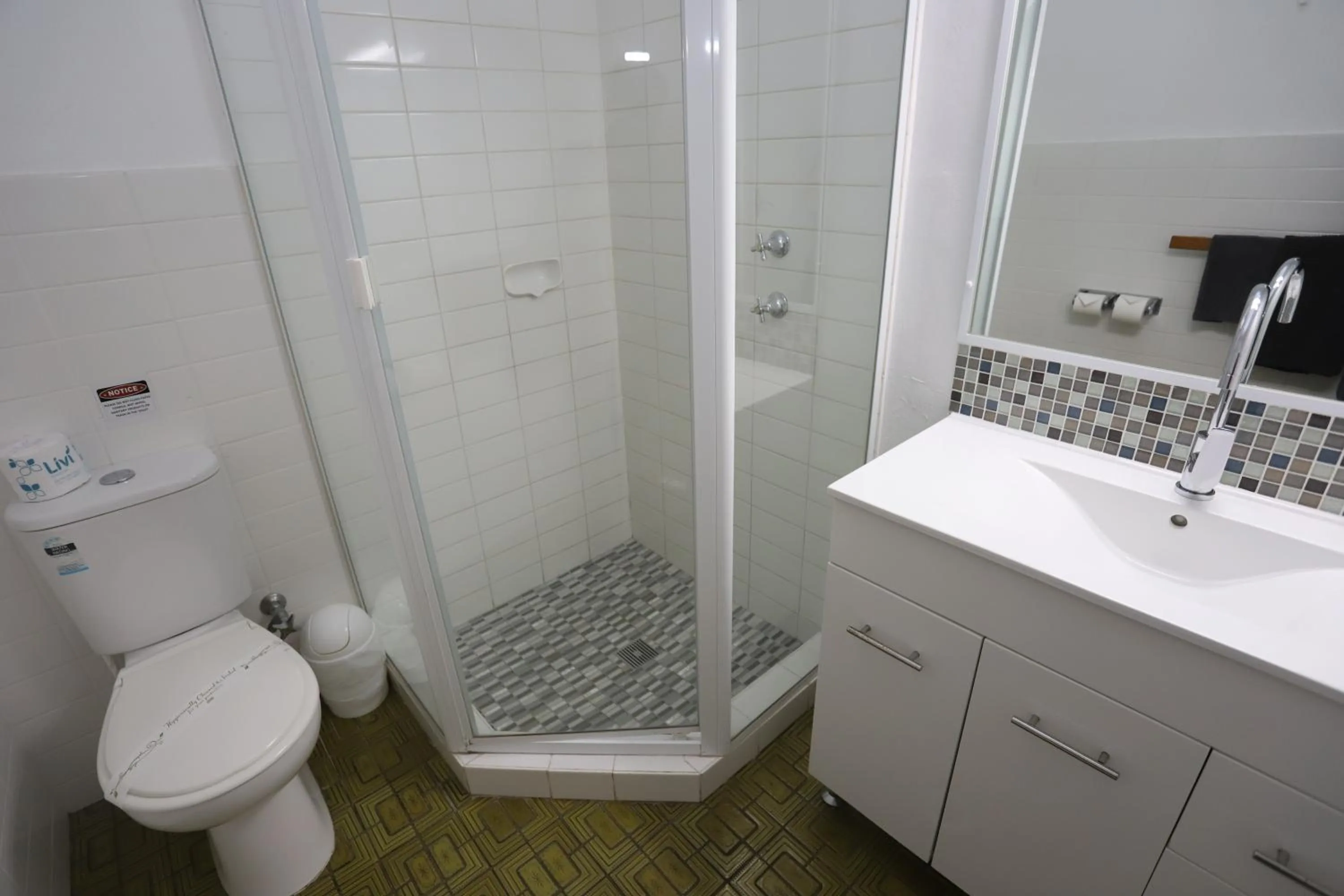 Shower in Sleepy Hill Motor Inn