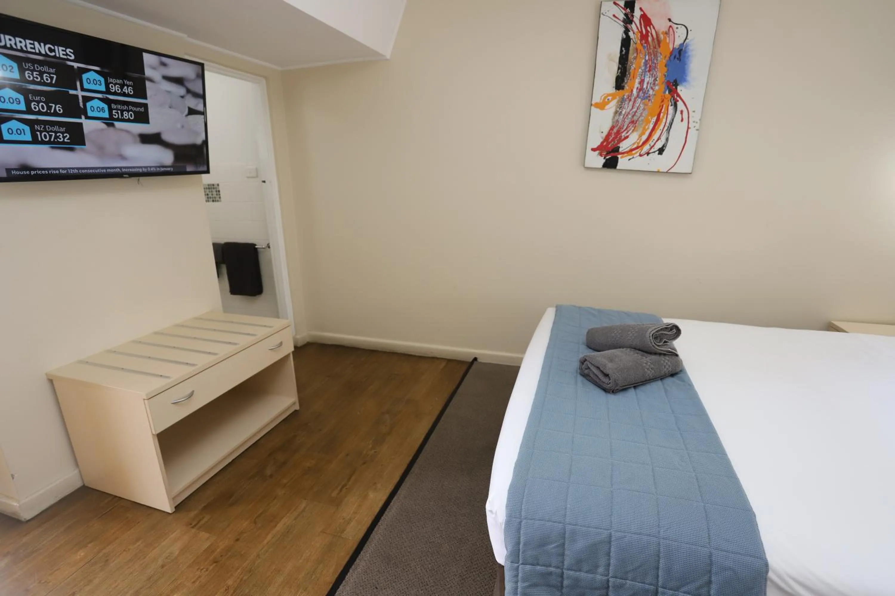 Photo of the whole room, Bed in Sleepy Hill Motor Inn