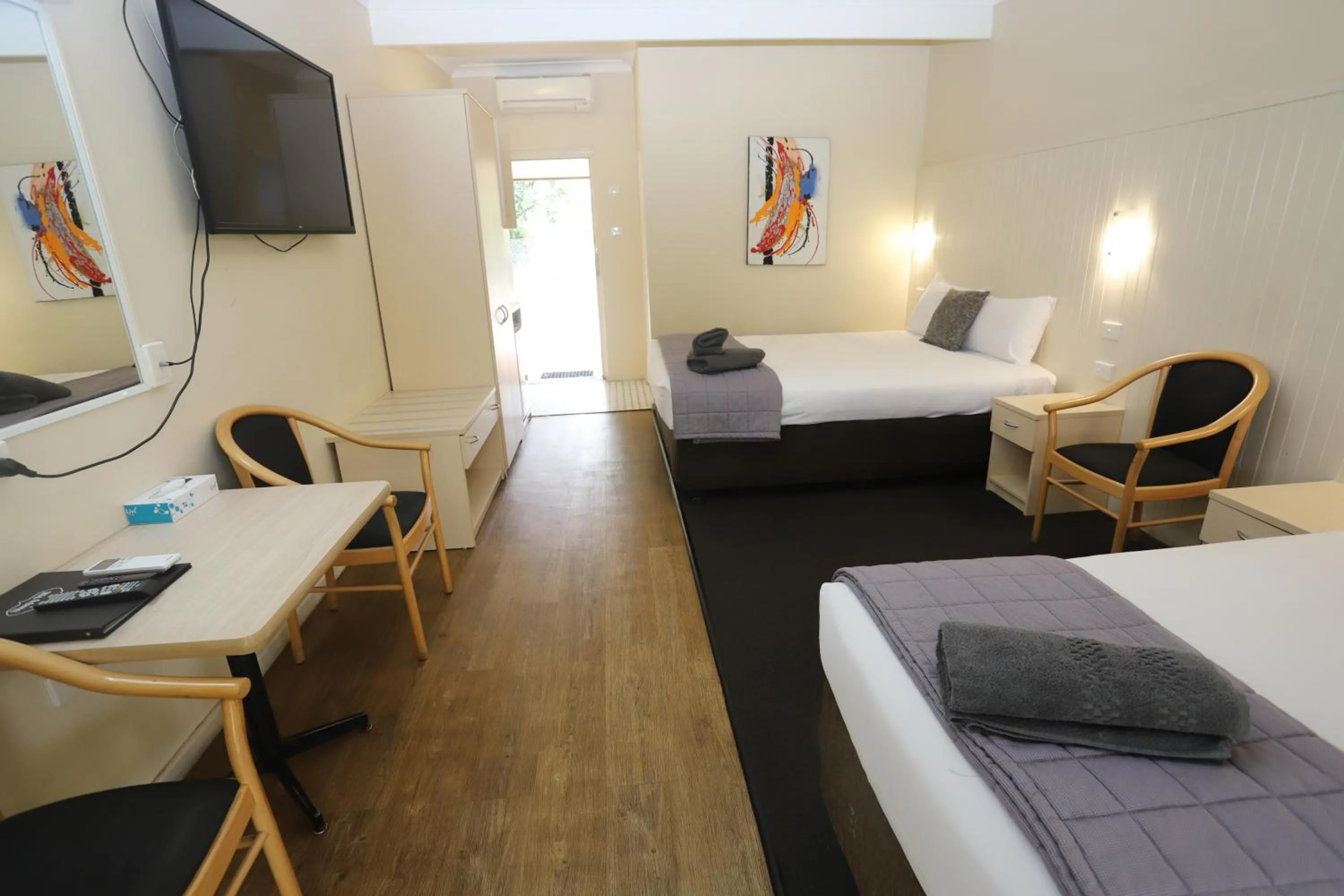 TV and multimedia, Bed in Sleepy Hill Motor Inn