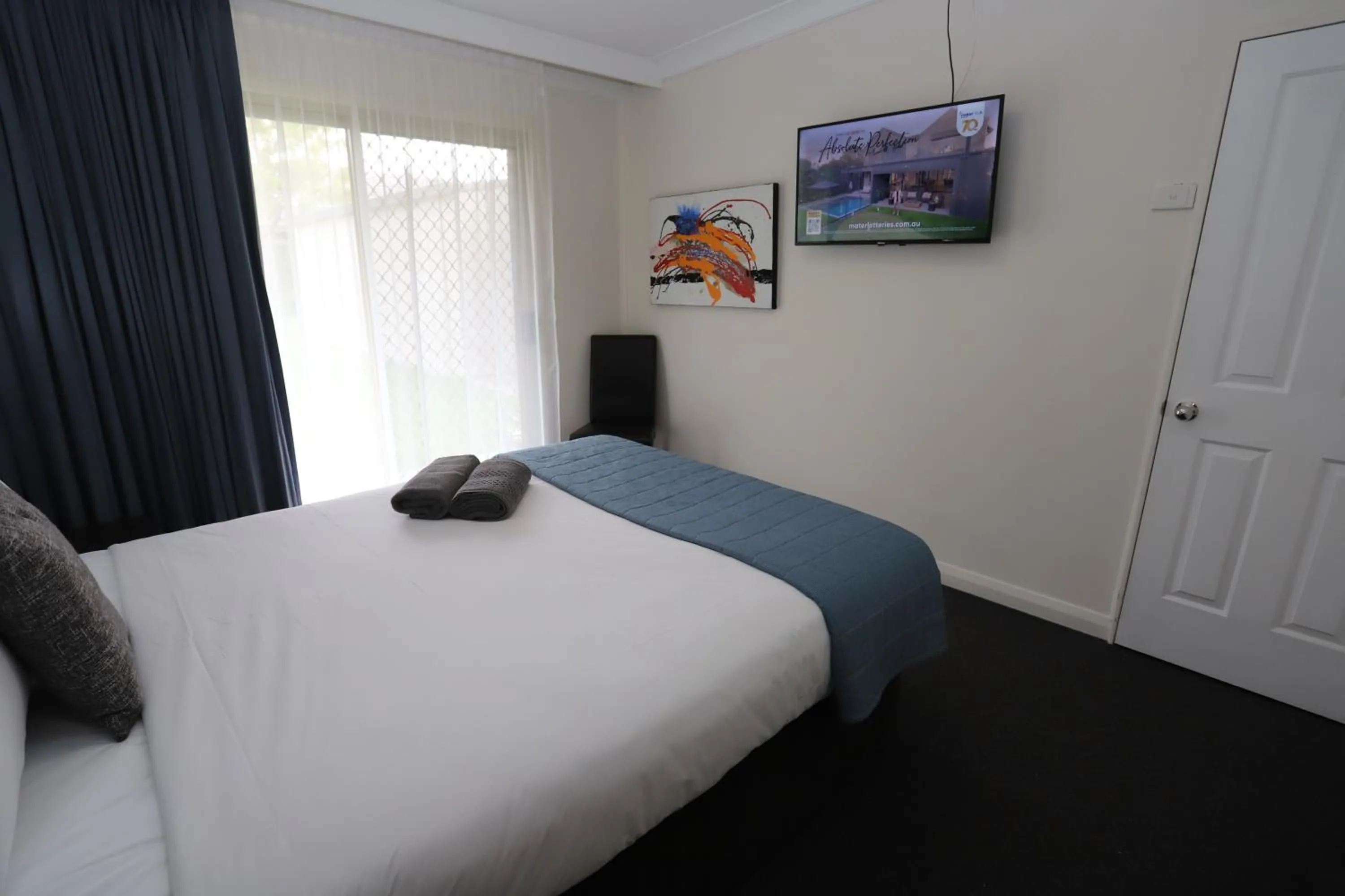 Bed in Sleepy Hill Motor Inn