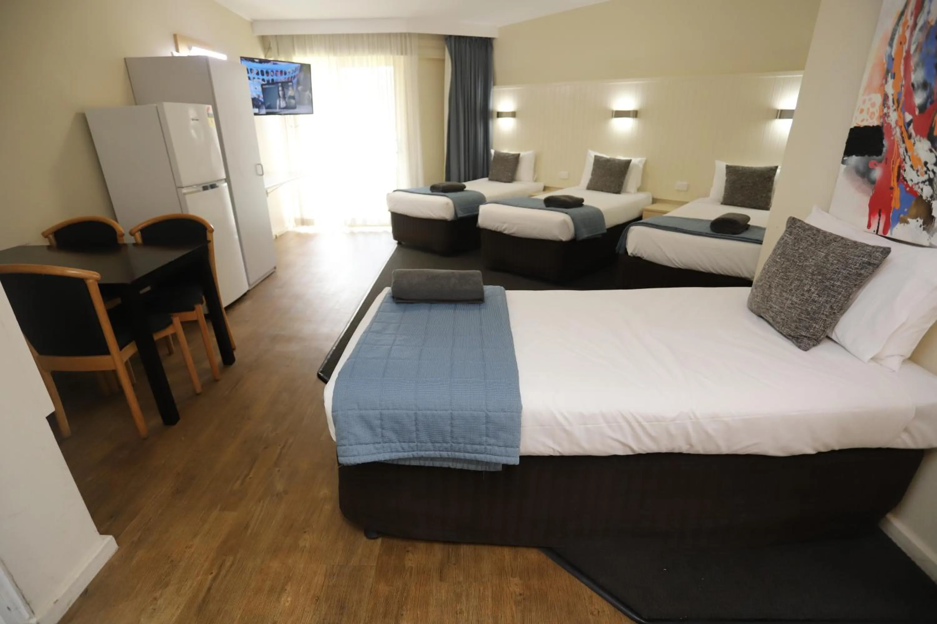 Bedroom, Bed in Sleepy Hill Motor Inn