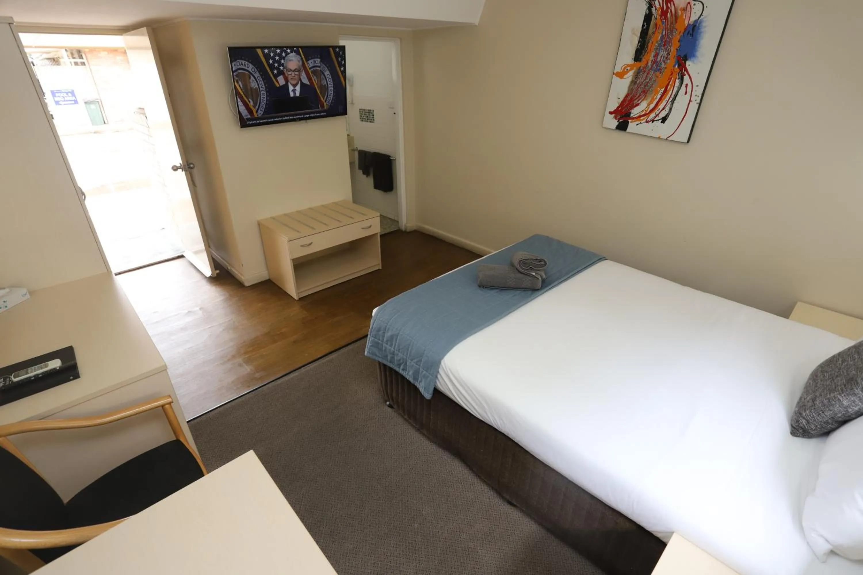 Photo of the whole room, Bed in Sleepy Hill Motor Inn