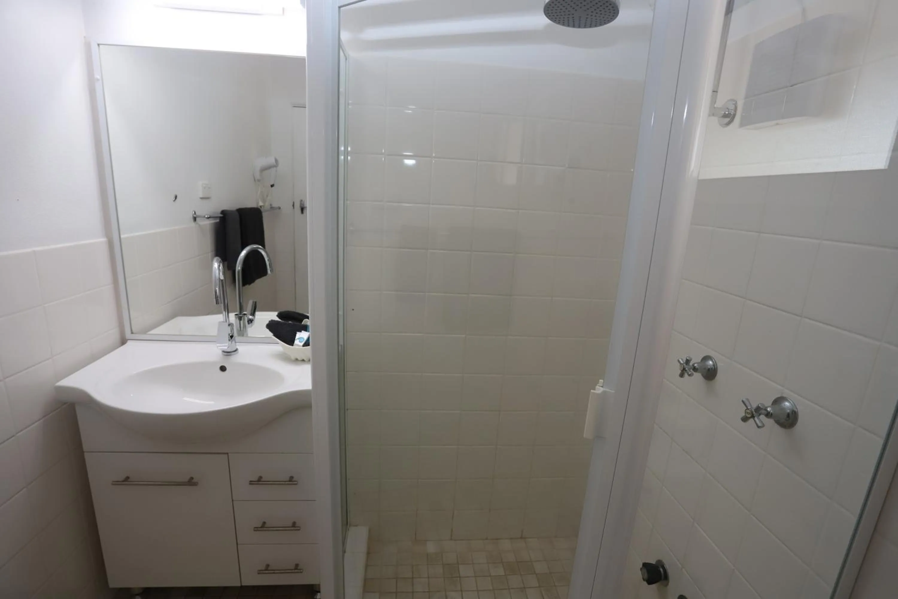 Bathroom in Sleepy Hill Motor Inn