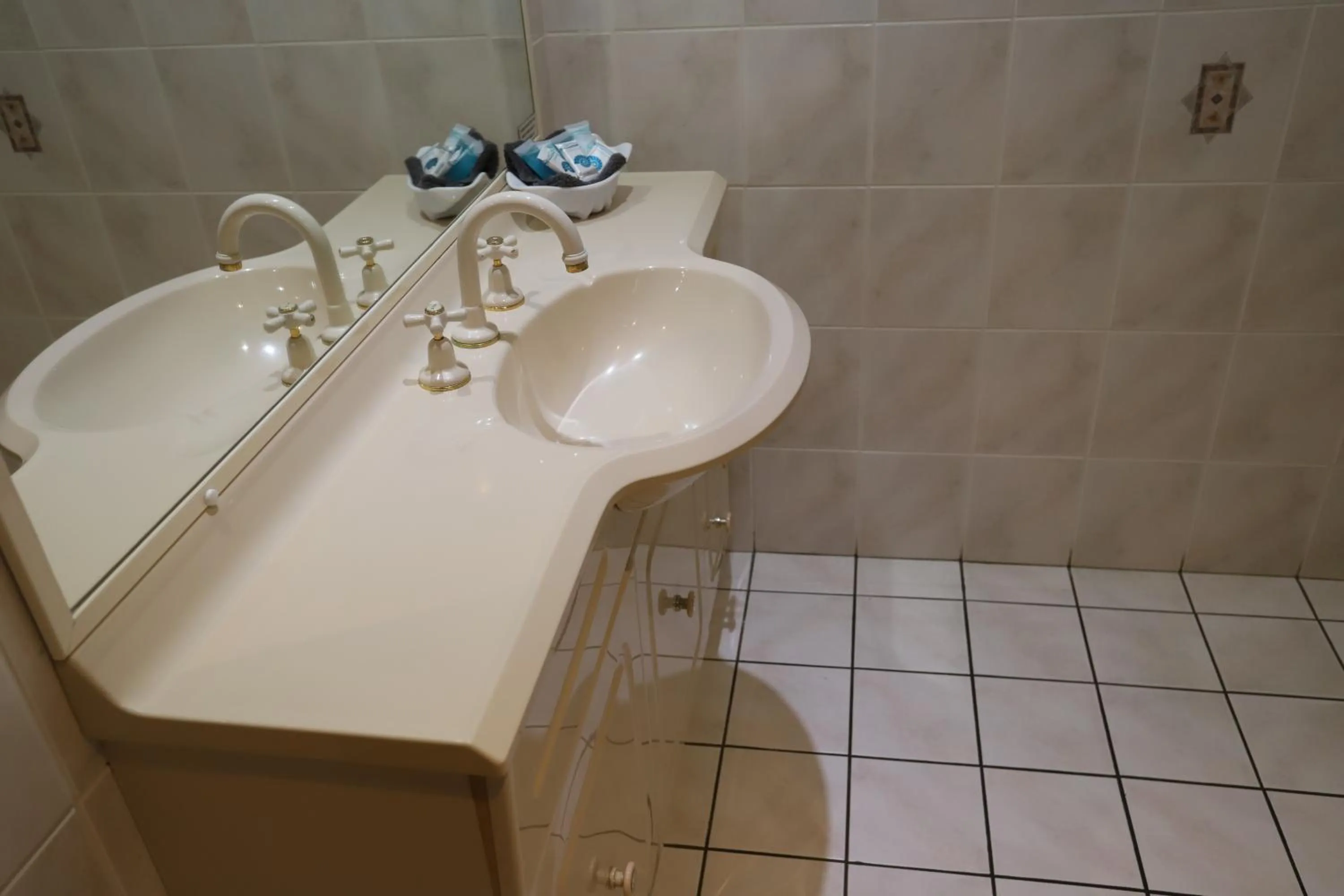 Bathroom in Sleepy Hill Motor Inn