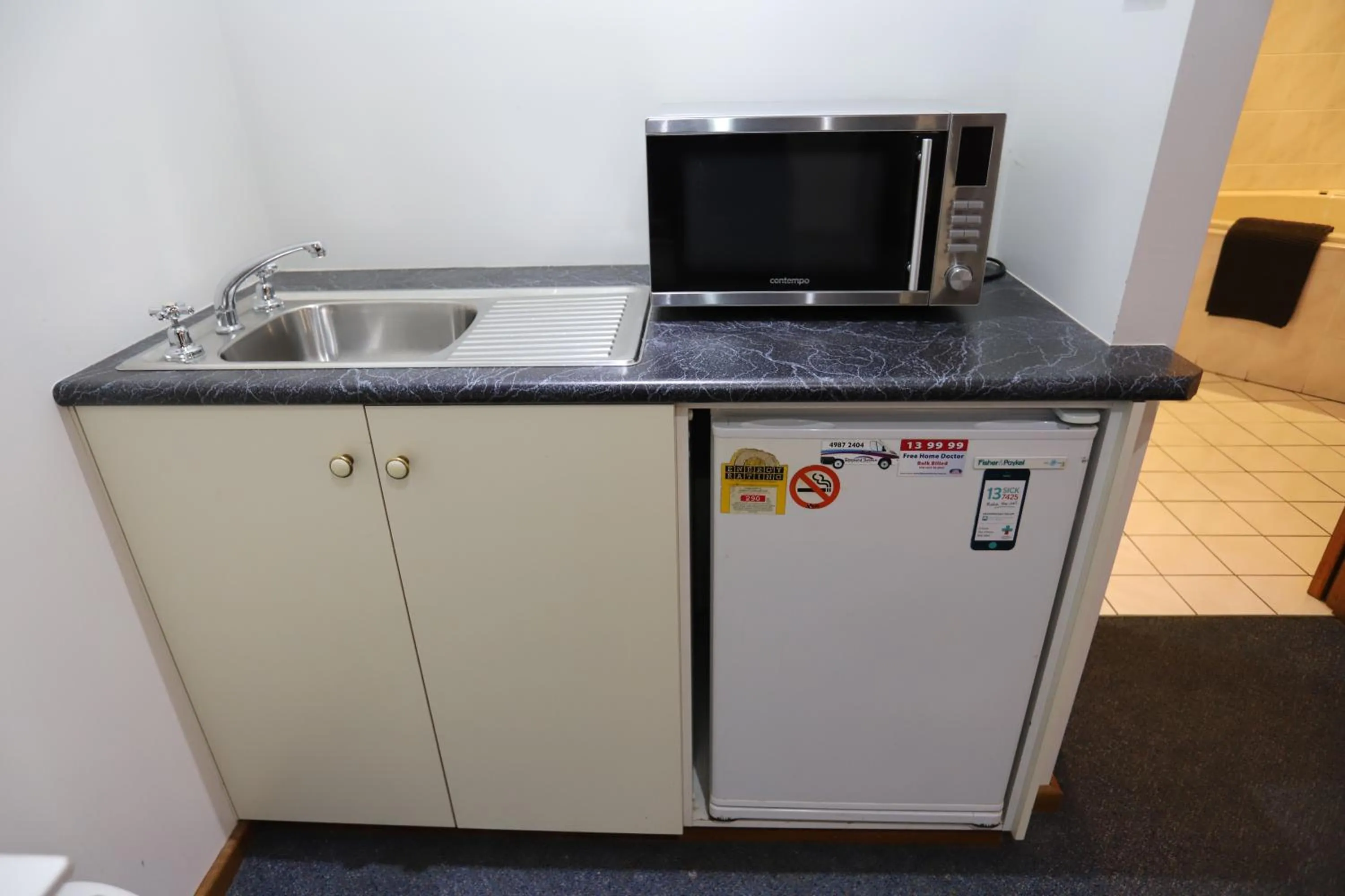 Kitchen or kitchenette in Sleepy Hill Motor Inn