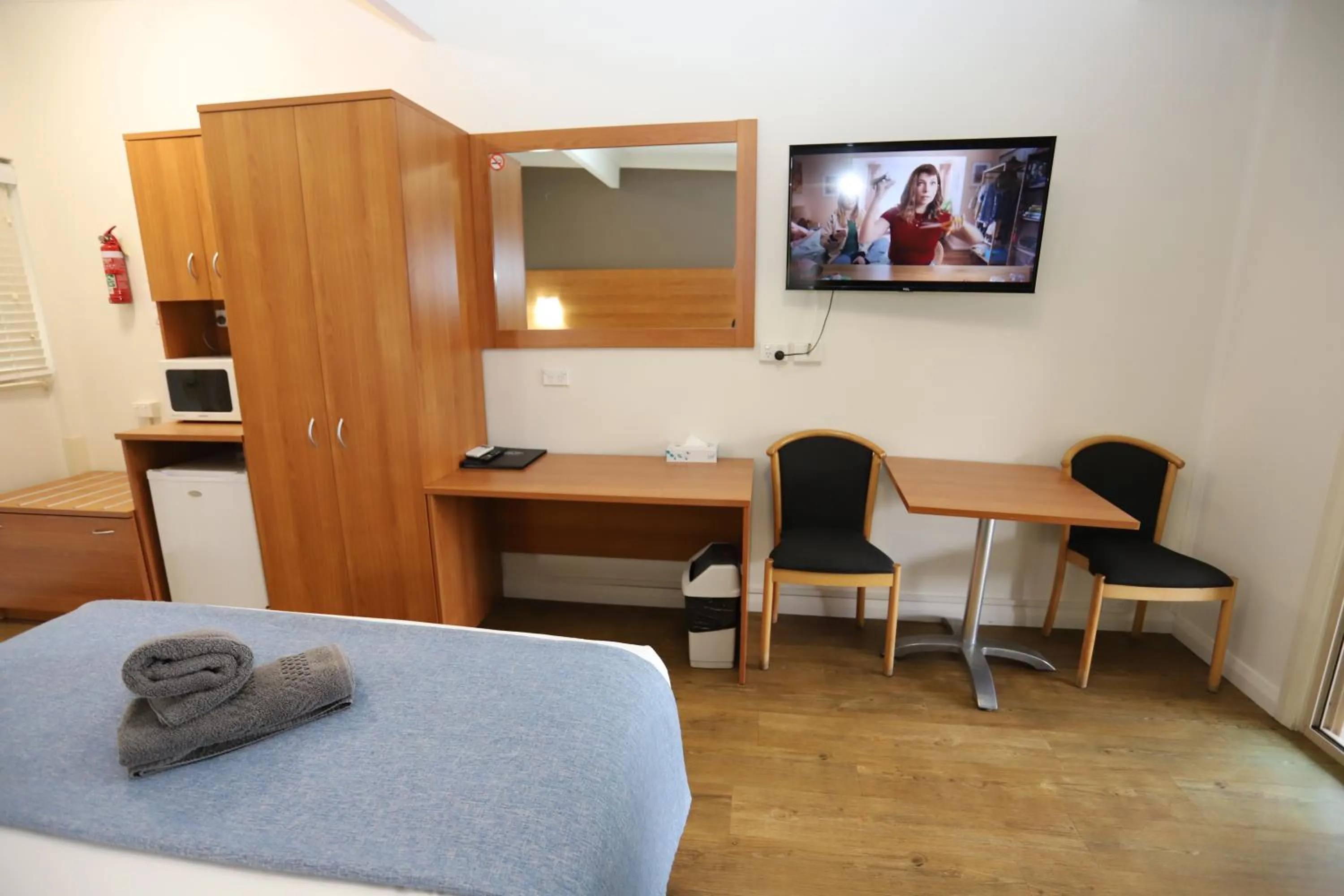 Photo of the whole room, Bed in Sleepy Hill Motor Inn