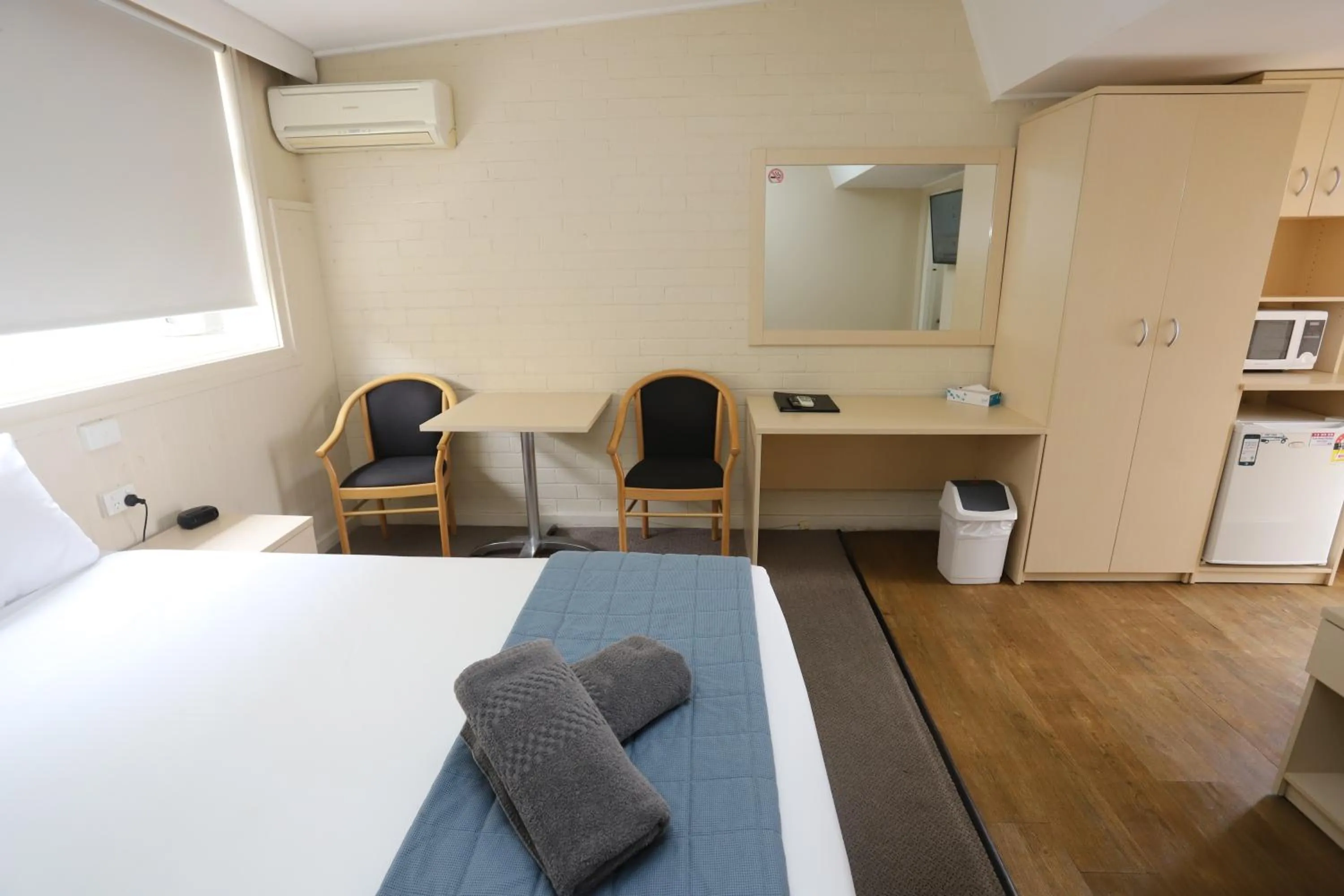 Photo of the whole room in Sleepy Hill Motor Inn