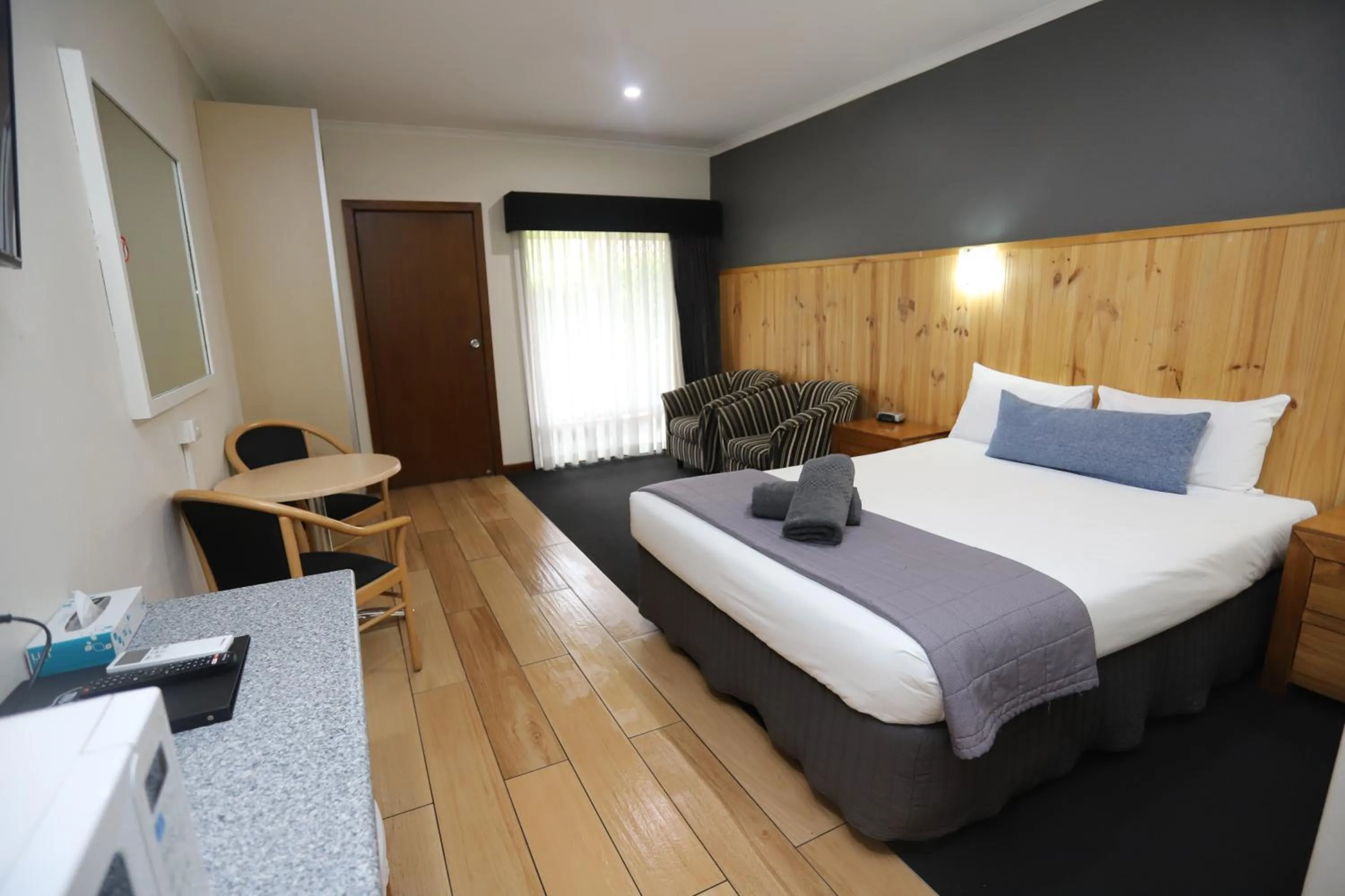 Photo of the whole room, Bed in Sleepy Hill Motor Inn