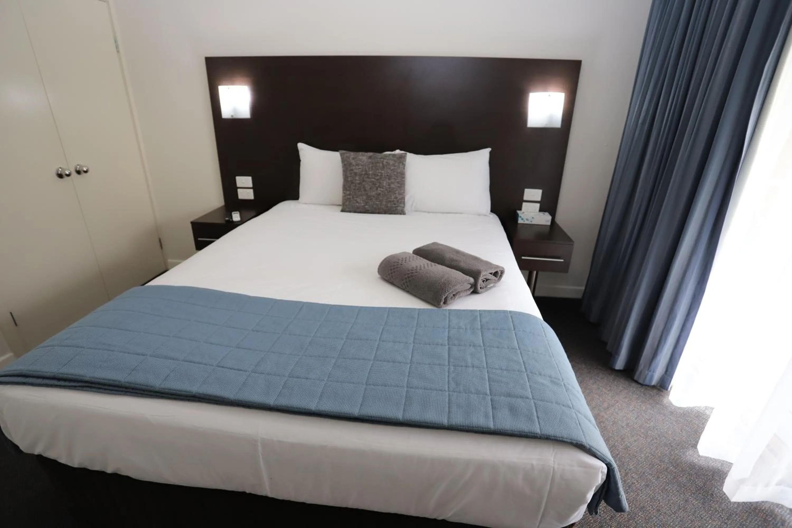 Bed in Sleepy Hill Motor Inn