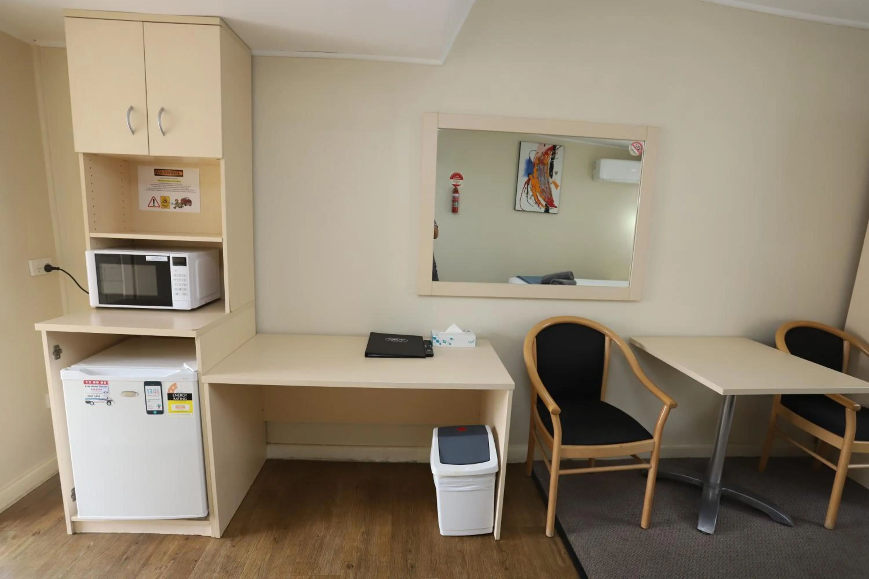 hair dresser in Sleepy Hill Motor Inn