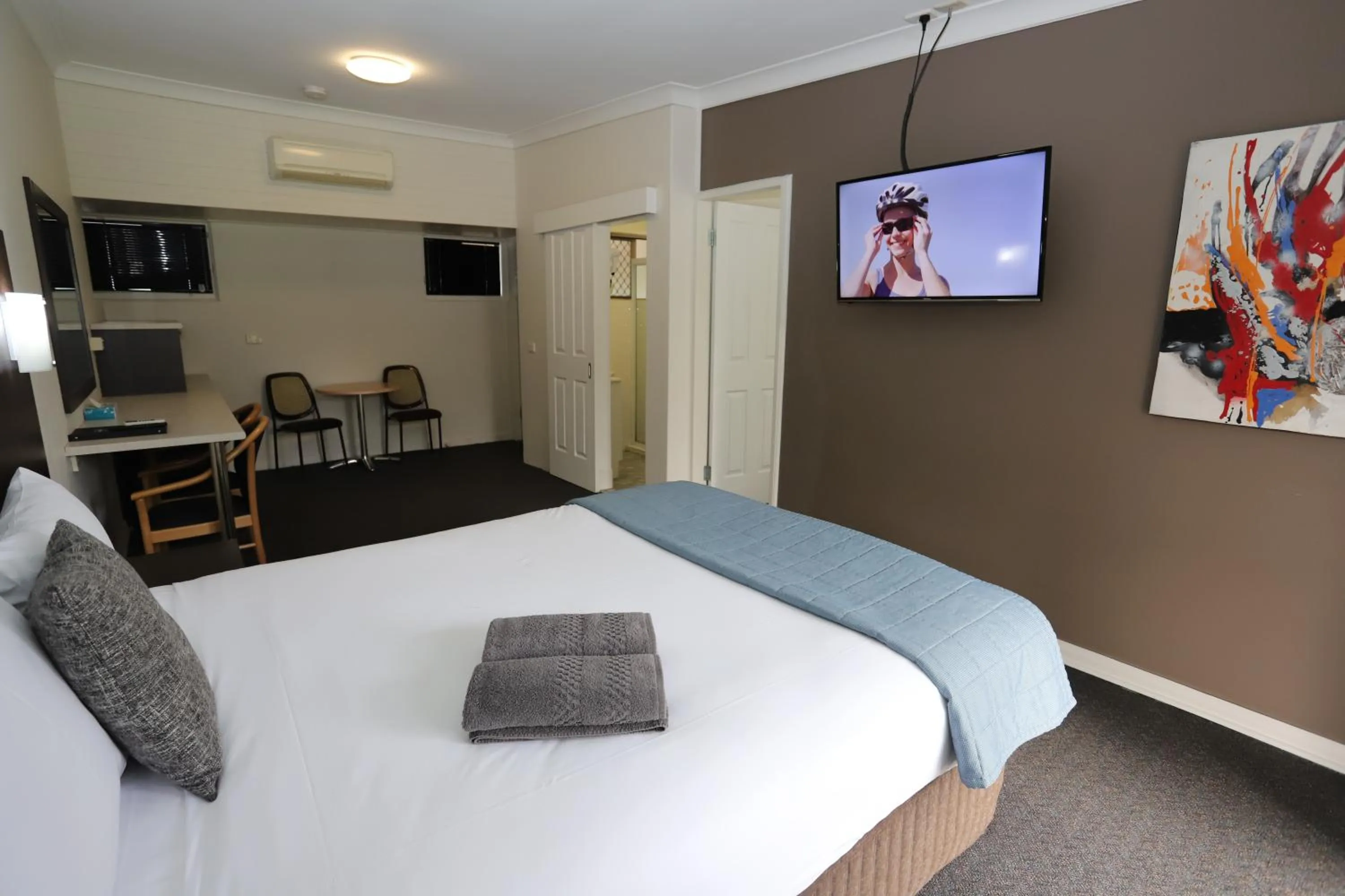 TV and multimedia, Bed in Sleepy Hill Motor Inn