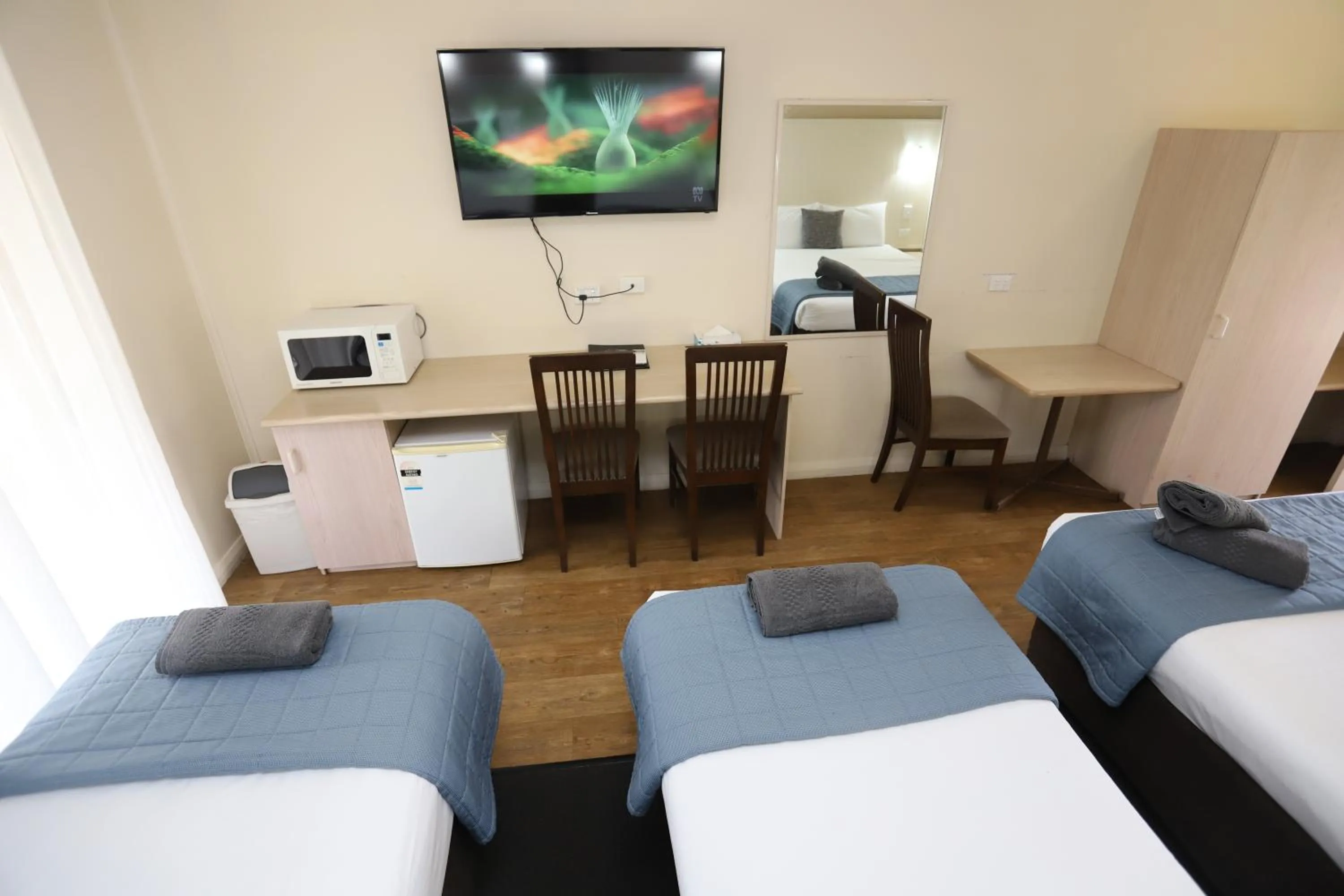 TV and multimedia, Bed in Sleepy Hill Motor Inn