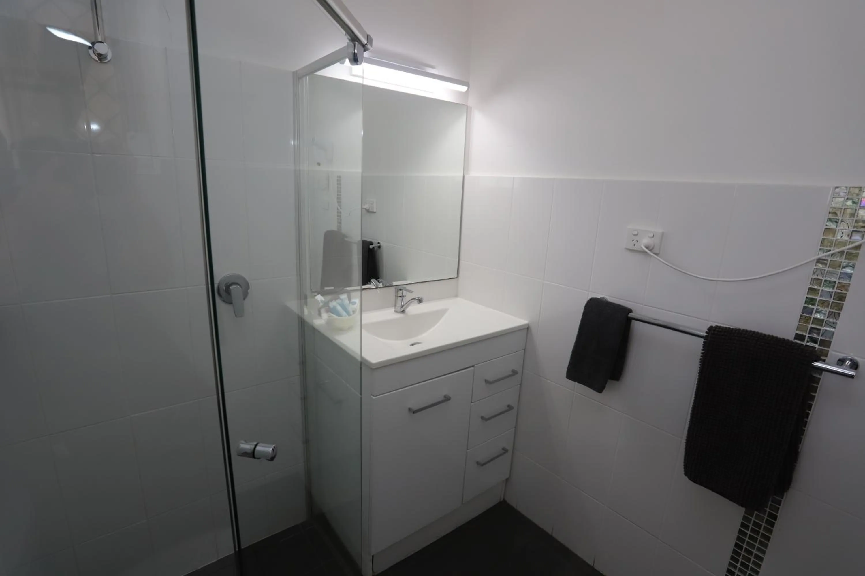 Shower in Sleepy Hill Motor Inn