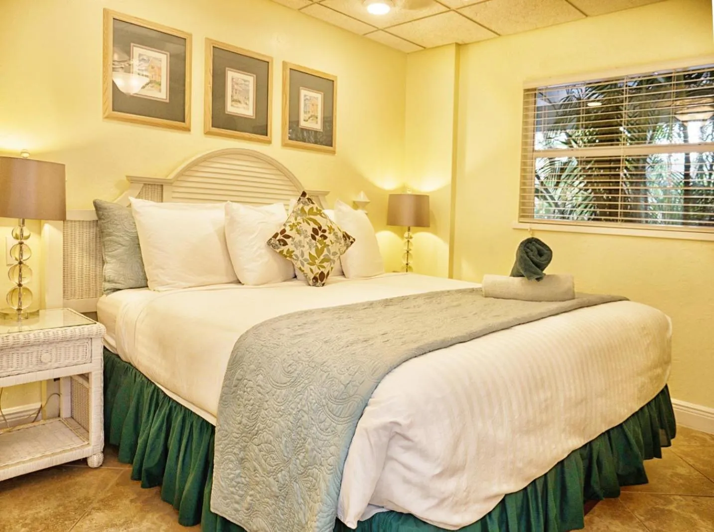 Bed in Siesta Palms By the Beach