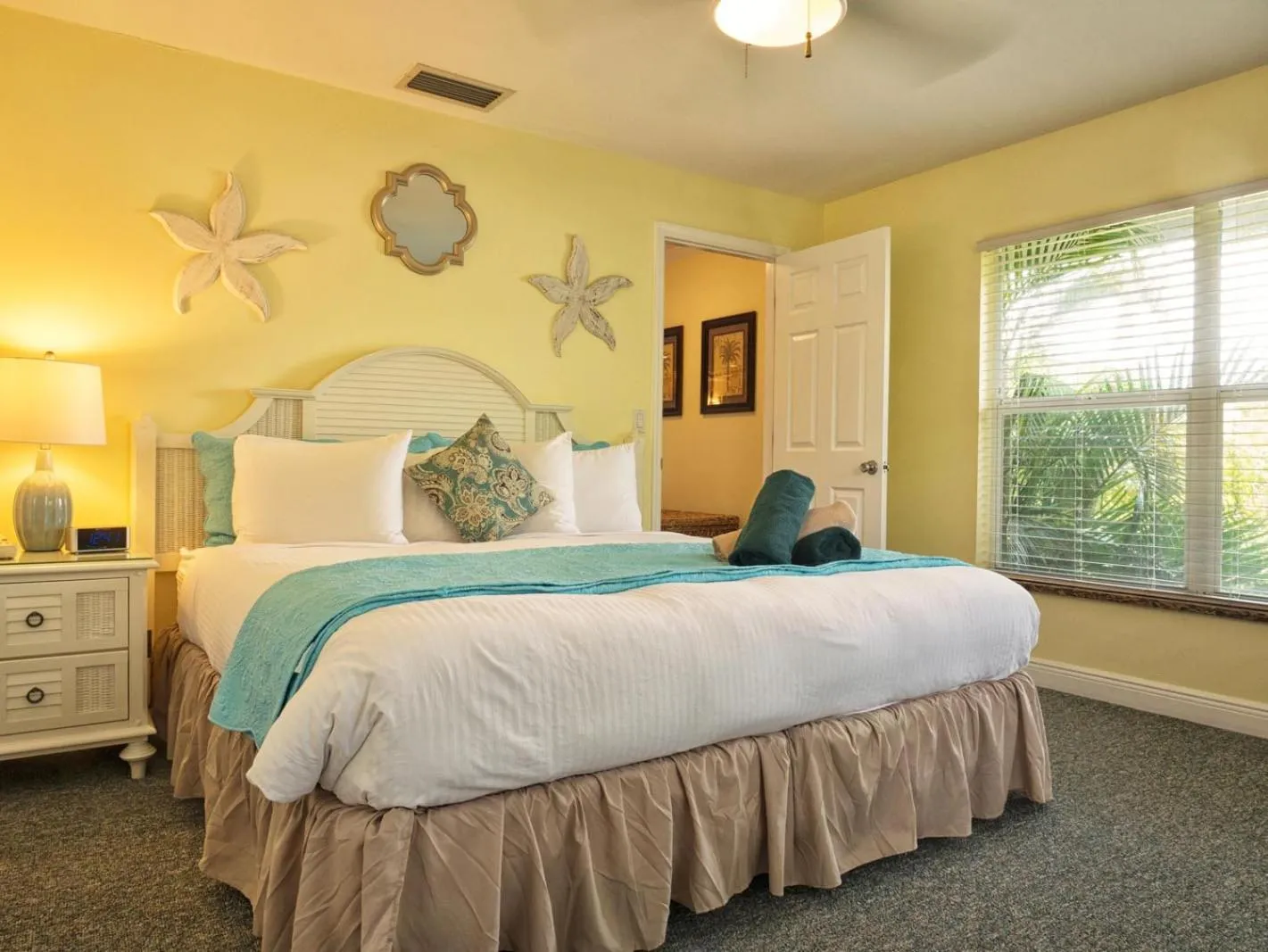 Bed in Siesta Palms By the Beach