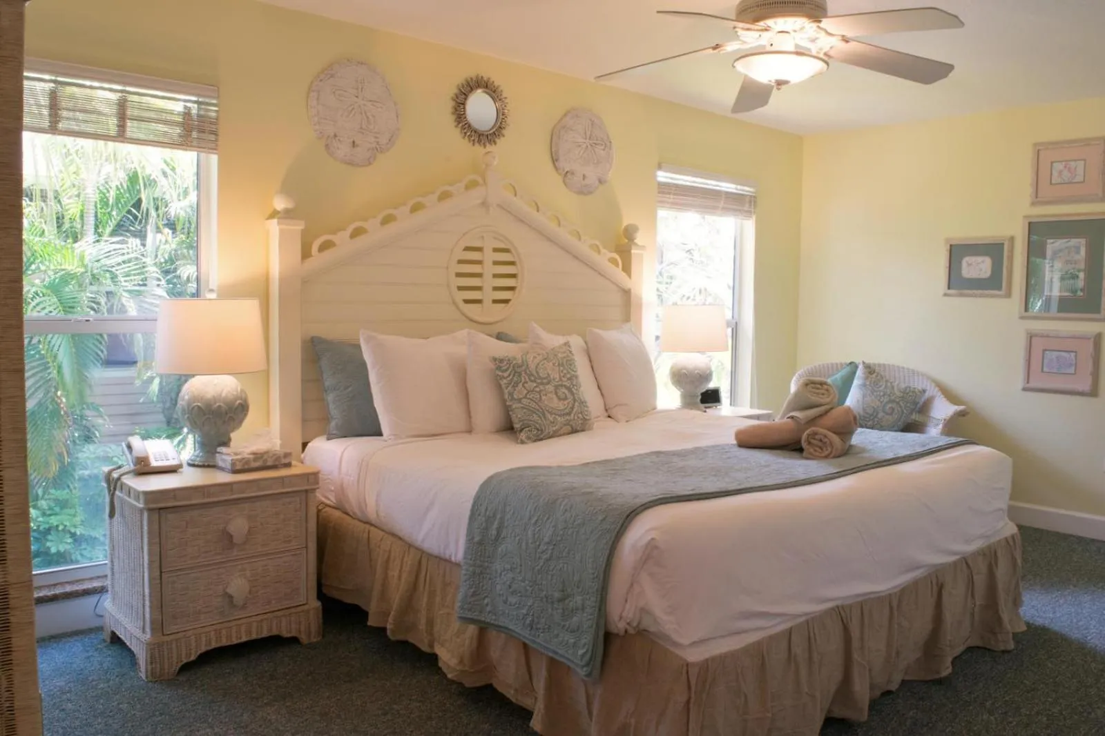 Bed in Siesta Palms By the Beach