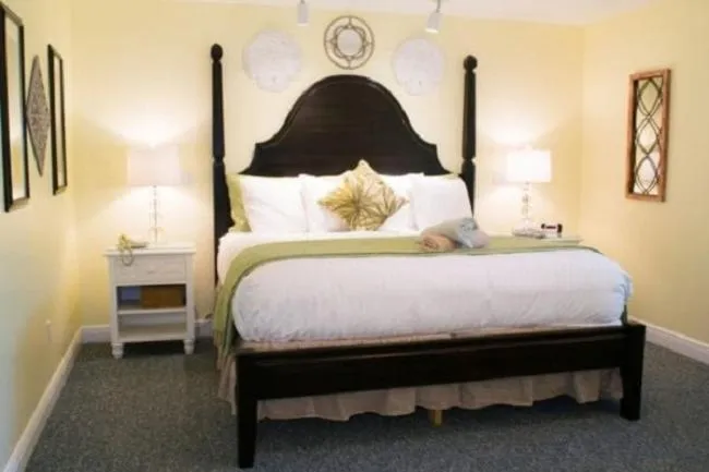 Bed in Siesta Palms By the Beach