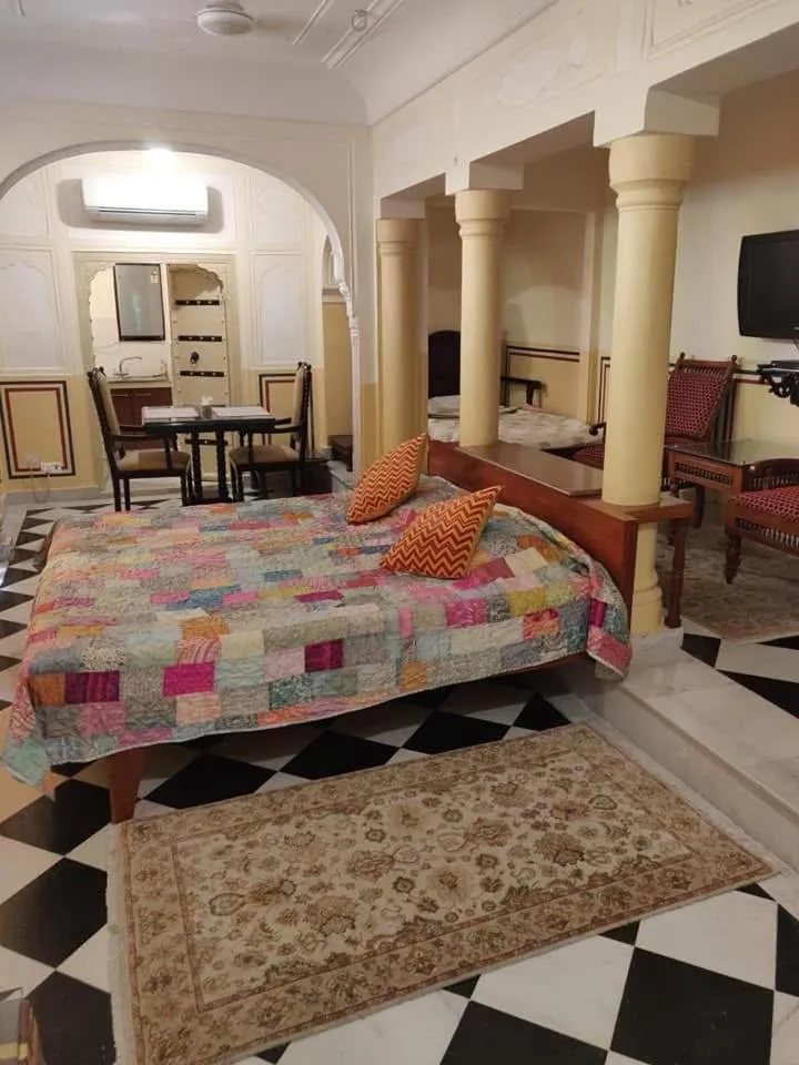 Bedroom, Bed in Khatu Haveli