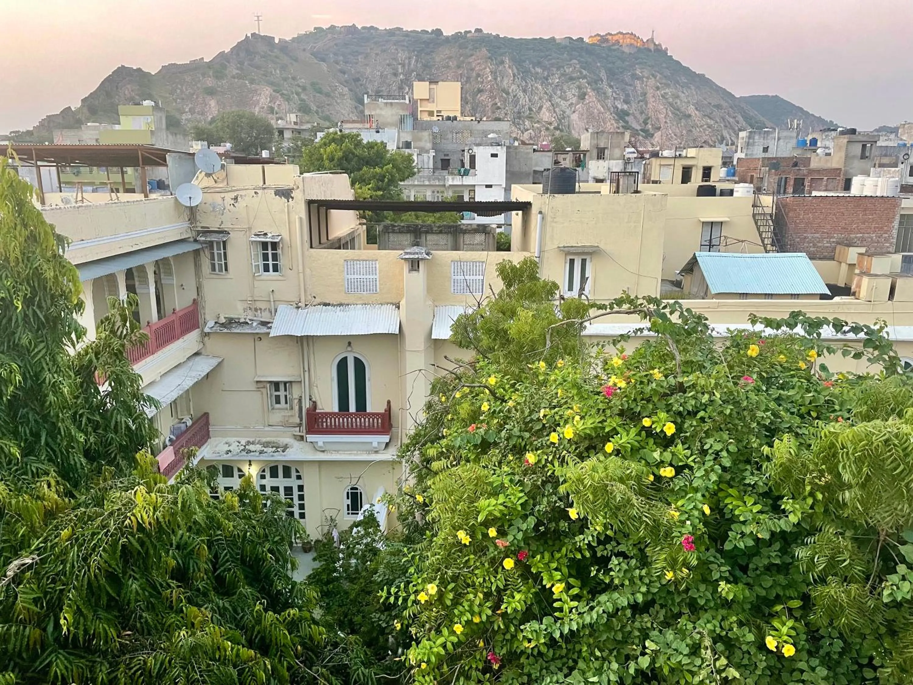 Mountain view in Khatu Haveli
