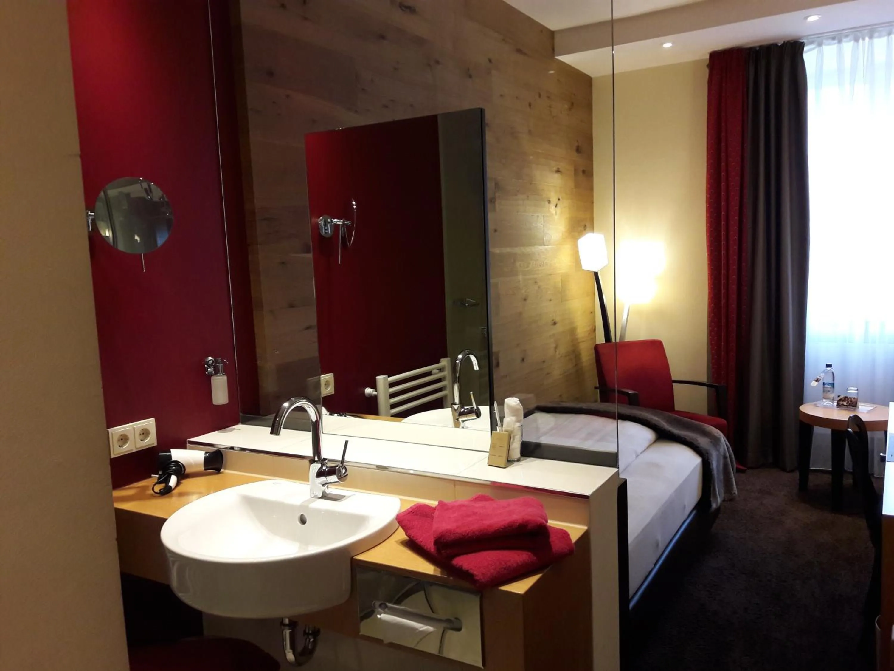 Bedroom, Bed in Hotel Post