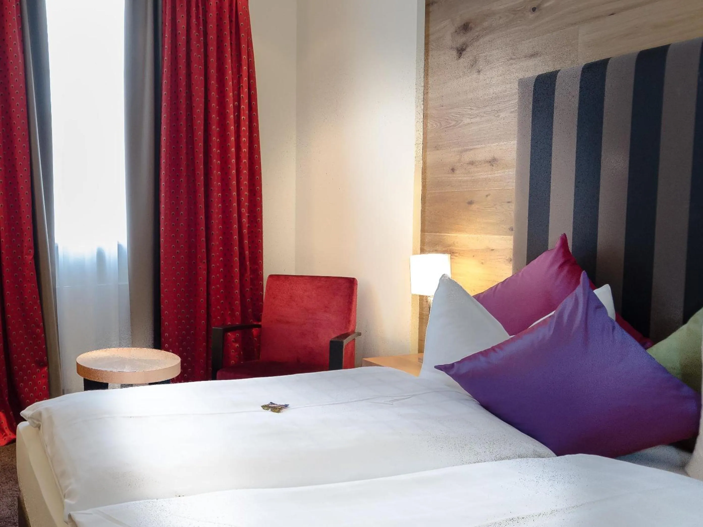 Photo of the whole room, Bed in Hotel Post