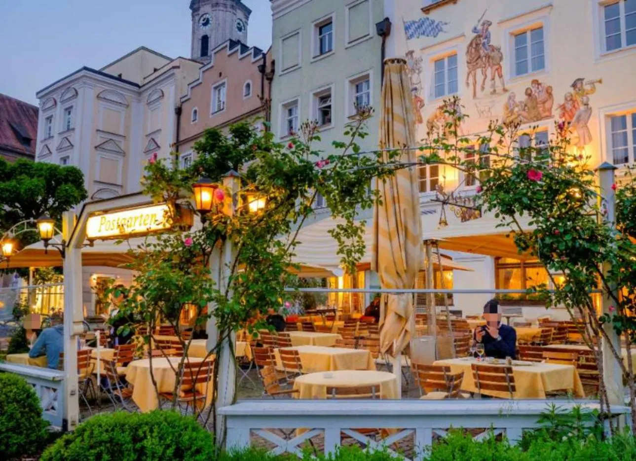 Restaurant/places to eat in Hotel Post