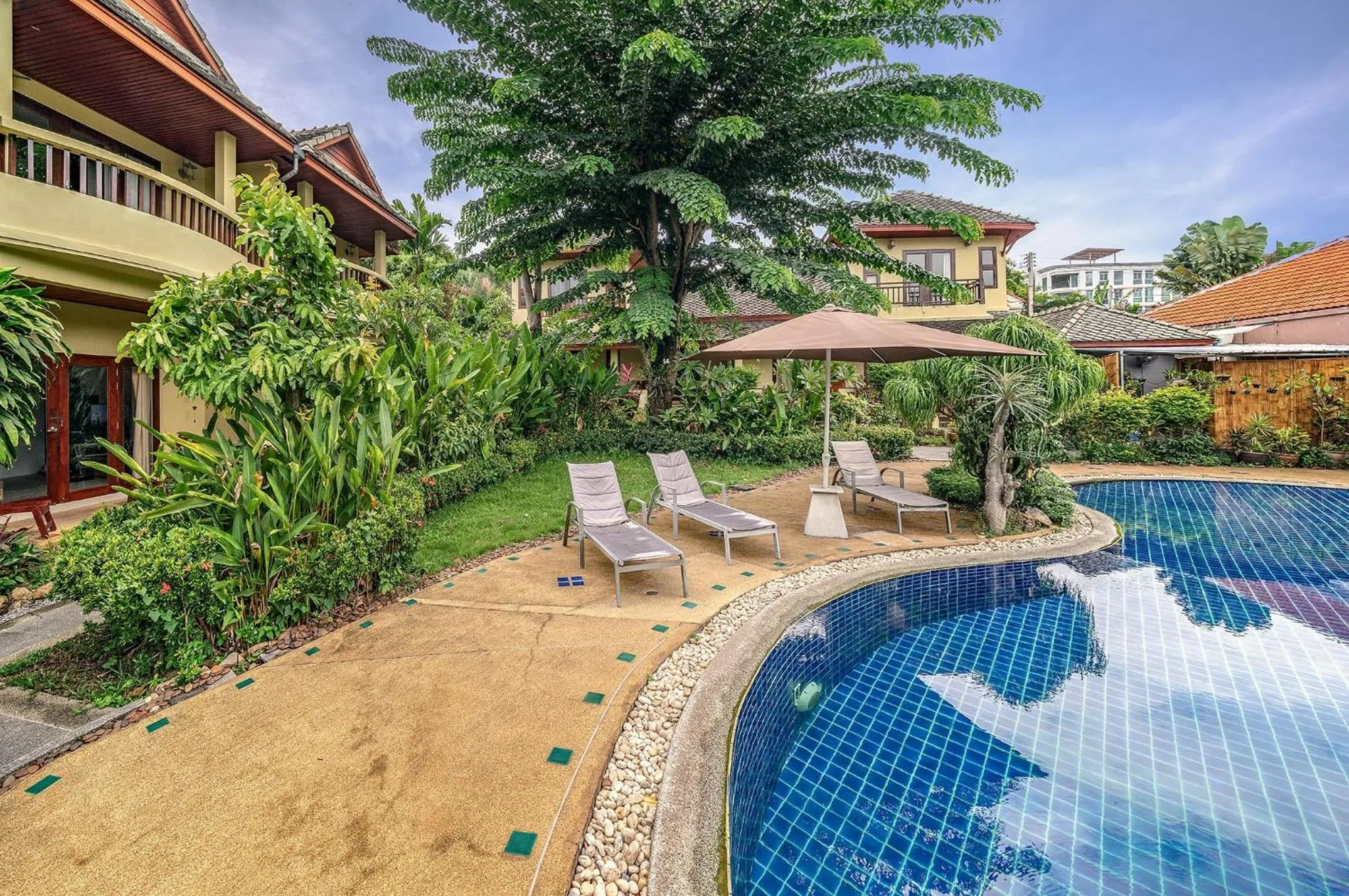 Patio in Temple Gardens