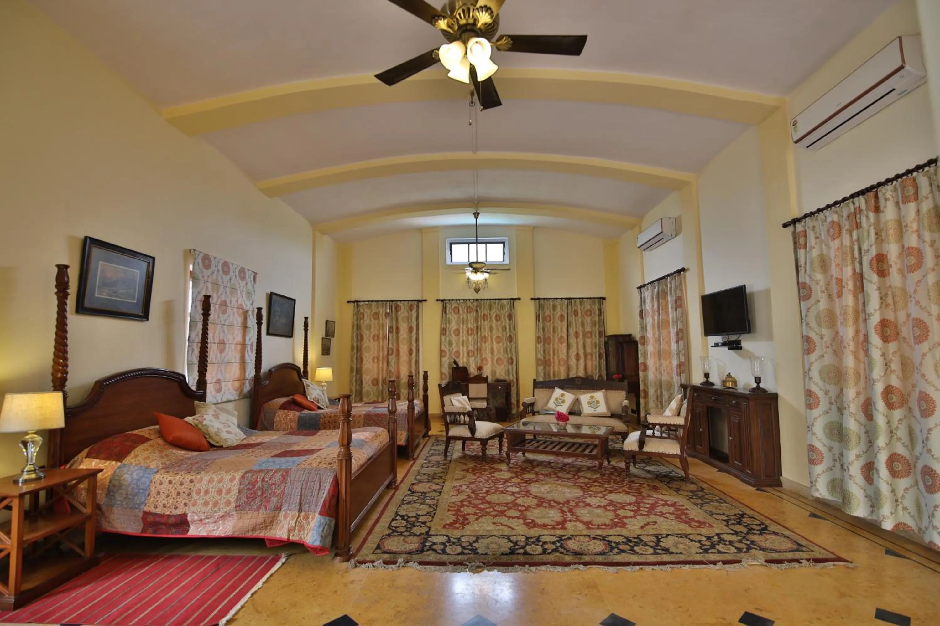 Bedroom, Bed in Roop Niwas Kothi, Near Mandawa