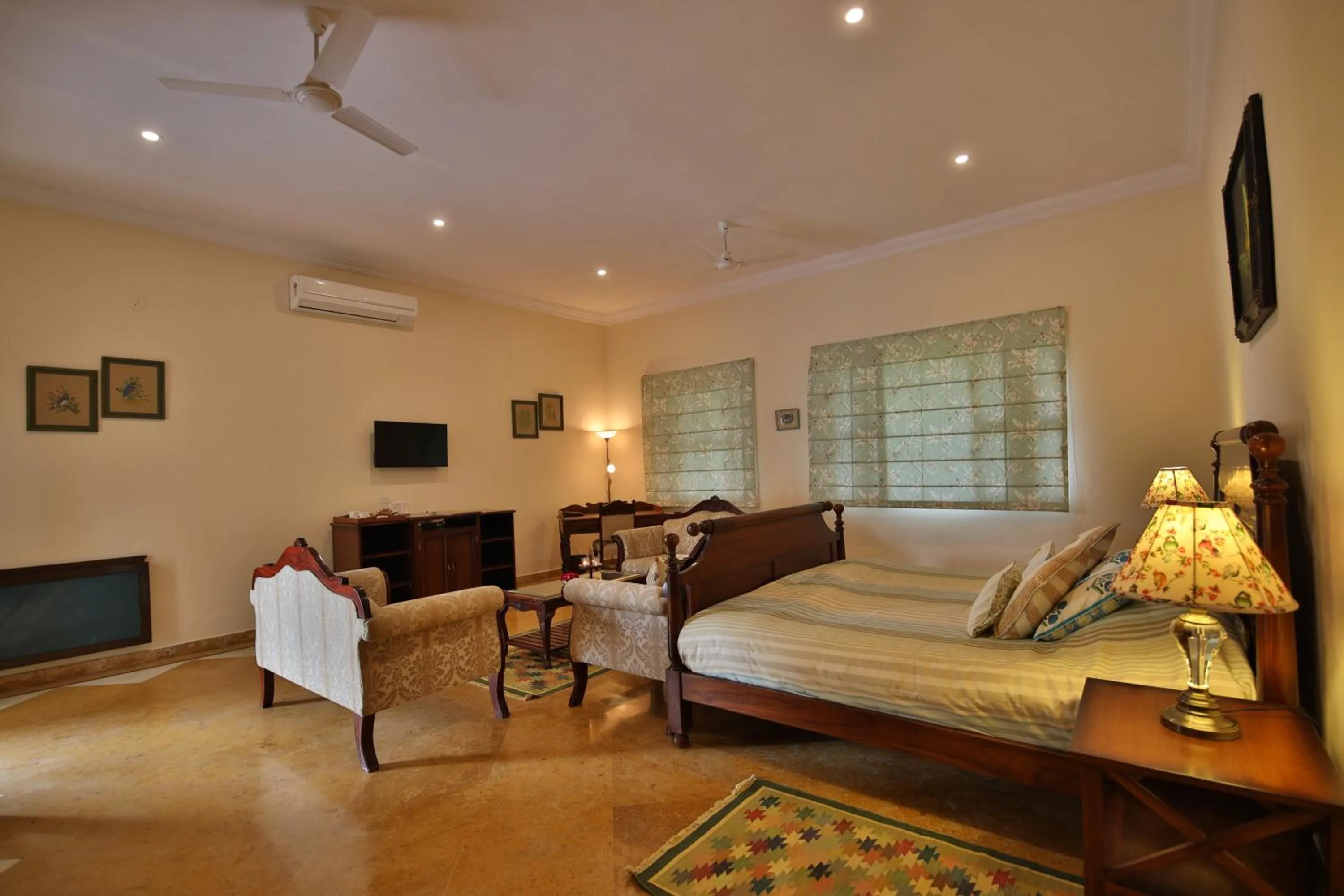 Roop Niwas Kothi, Near Mandawa