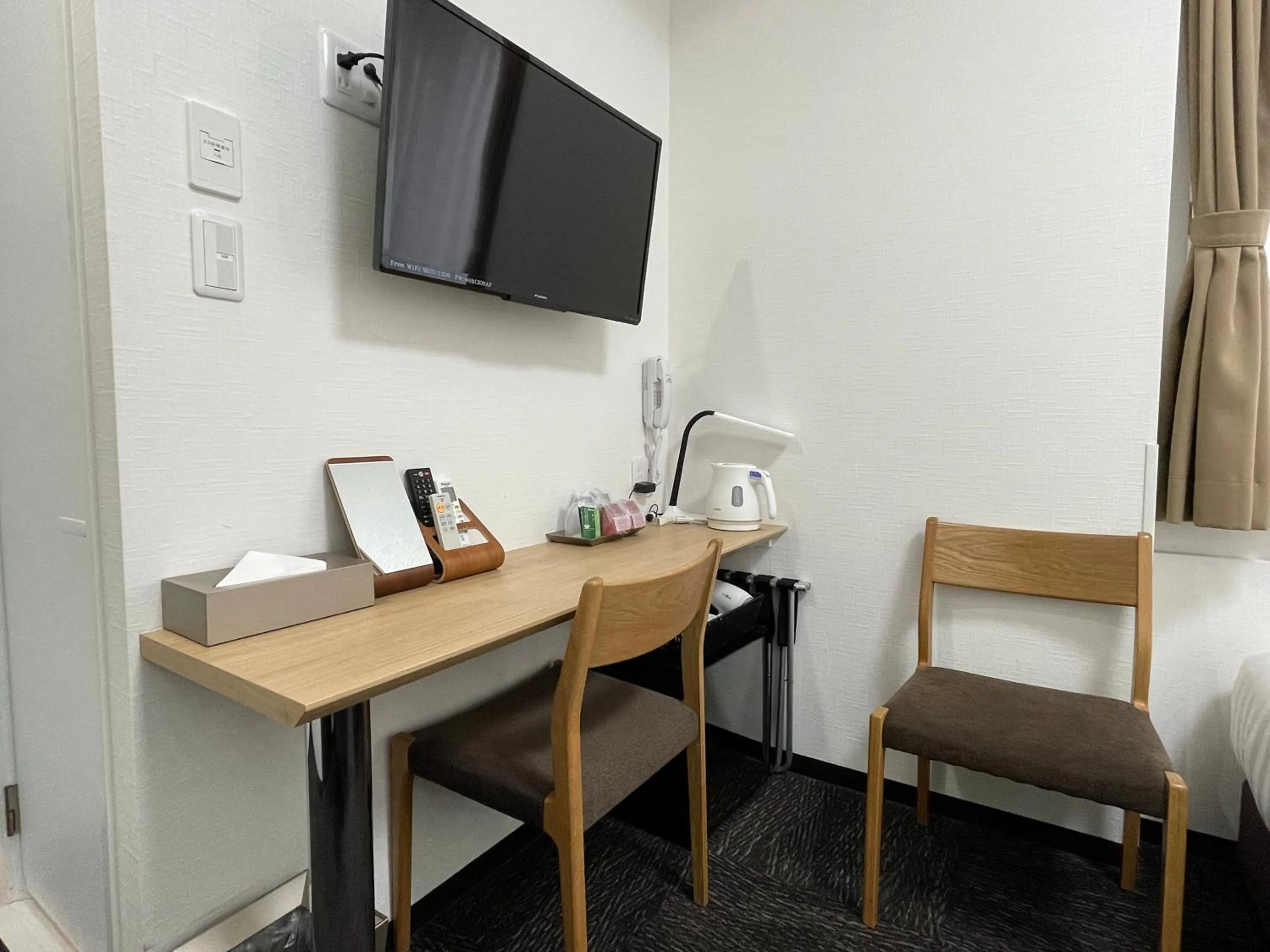 Photo of the whole room in Ueno Urban Hotel Annex