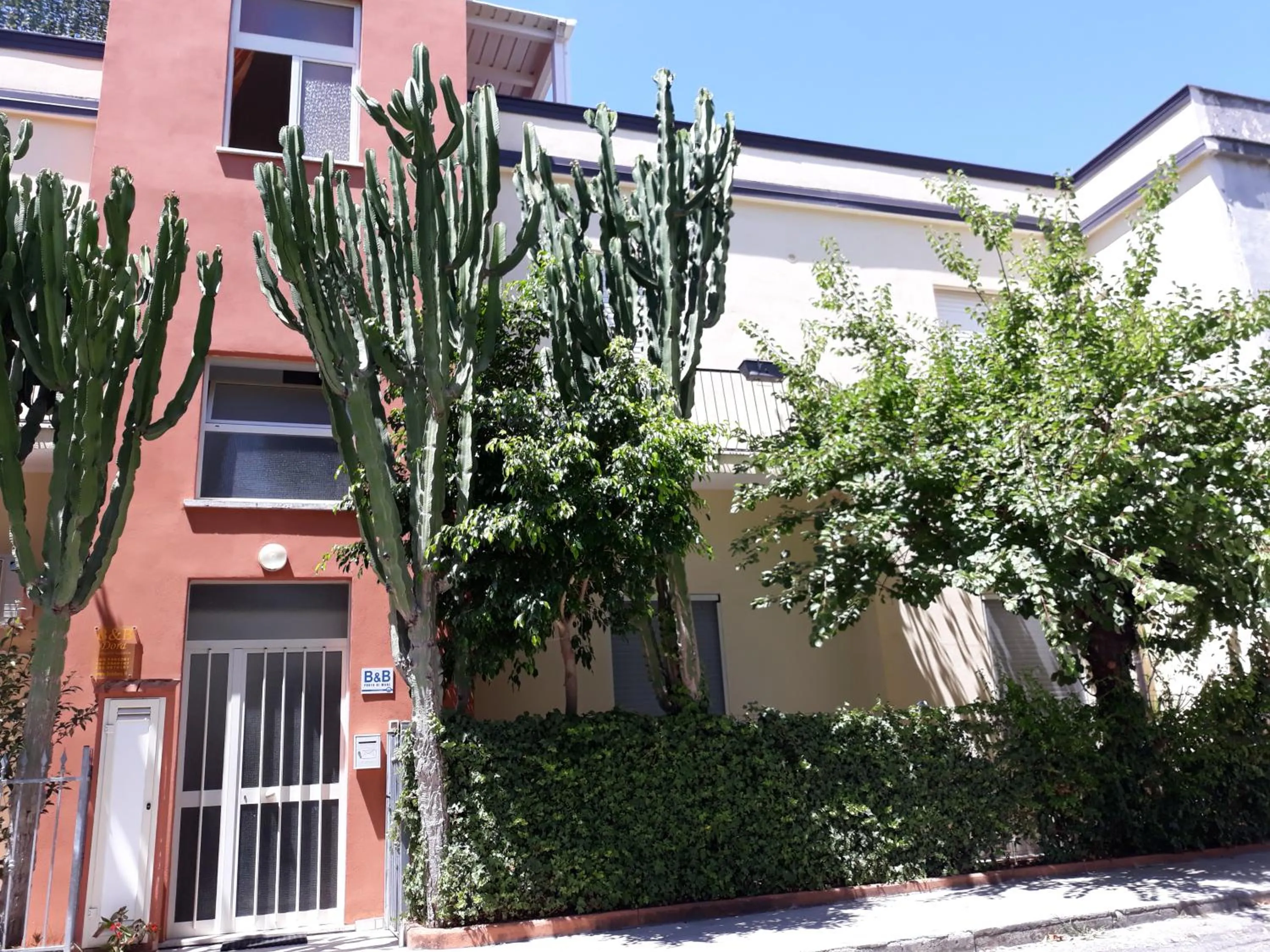Property building in Porto di Mare