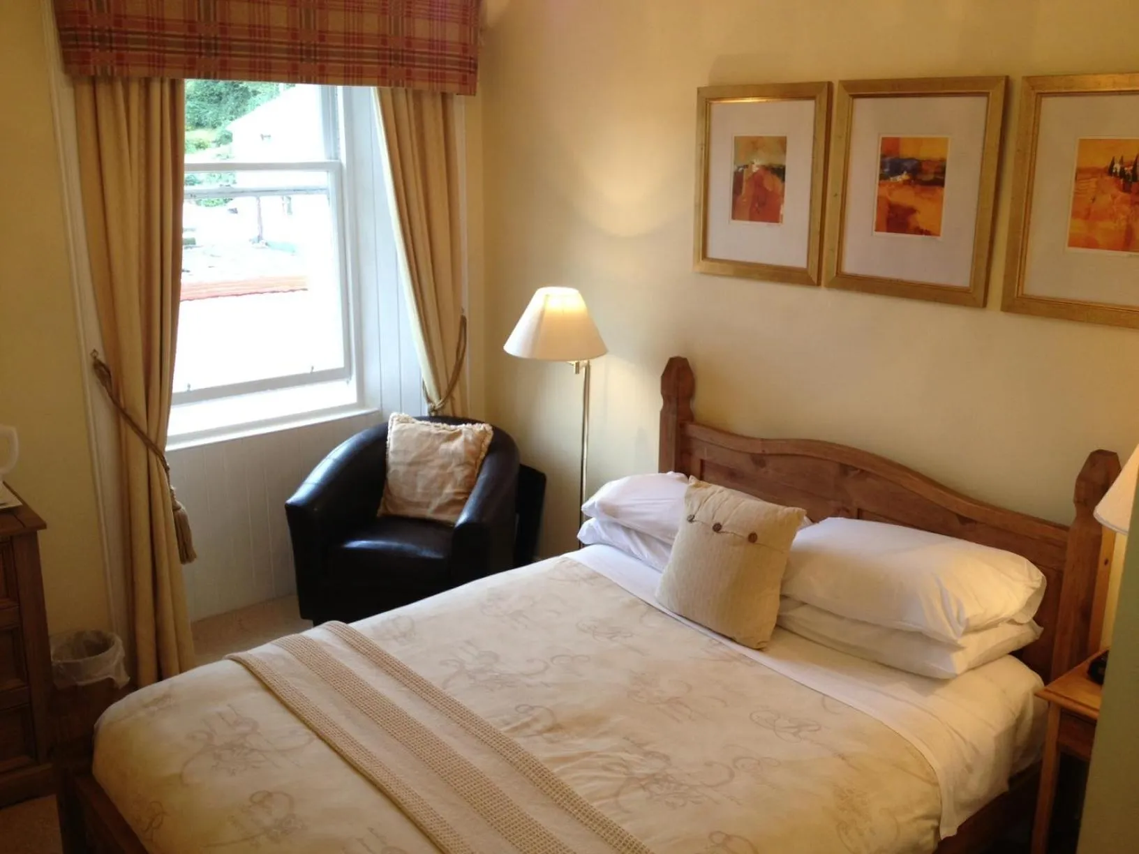 Bed in Buccleuch Guest House