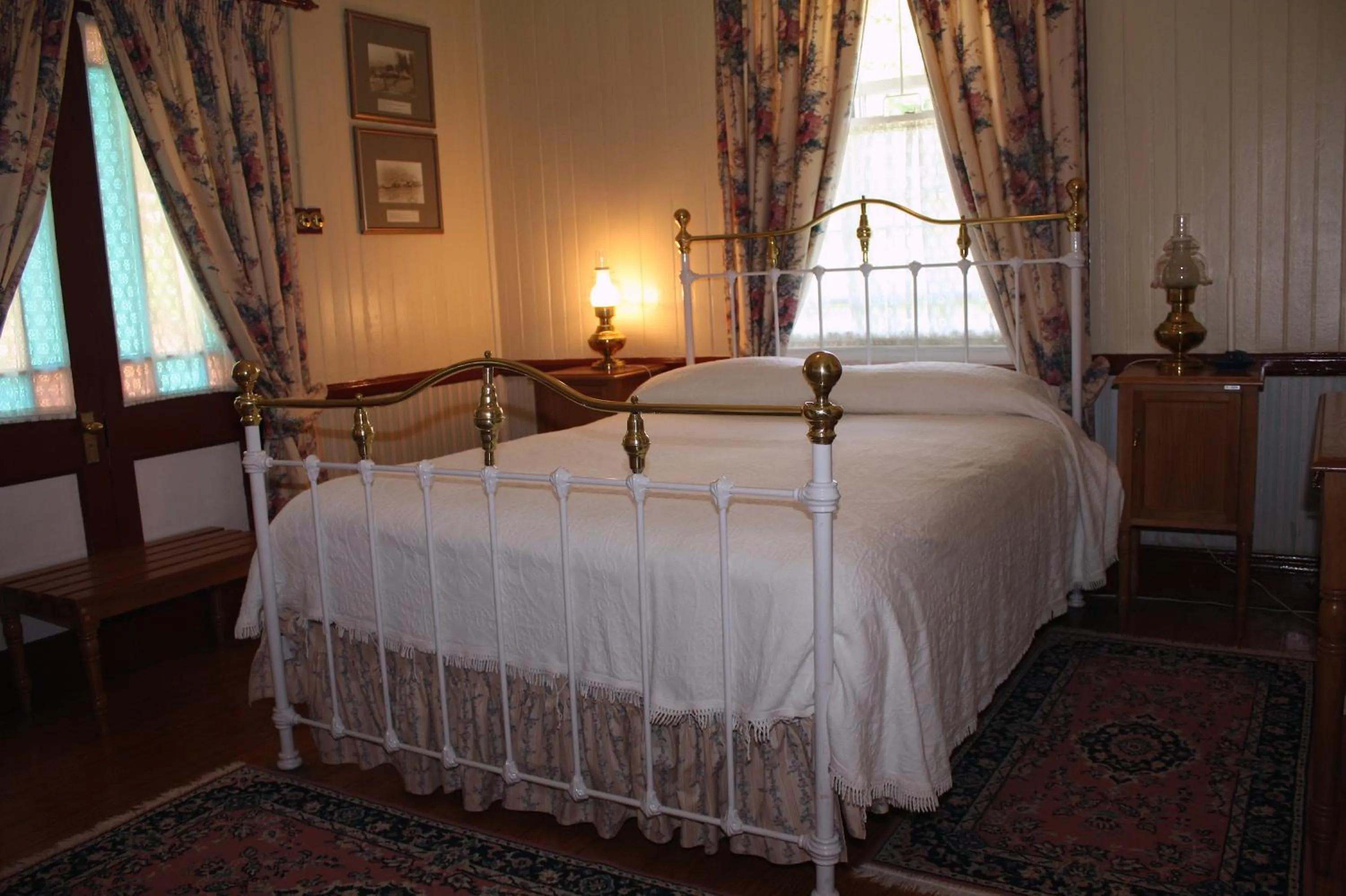 Bed in The Royal Hotel Pilgrims Rest