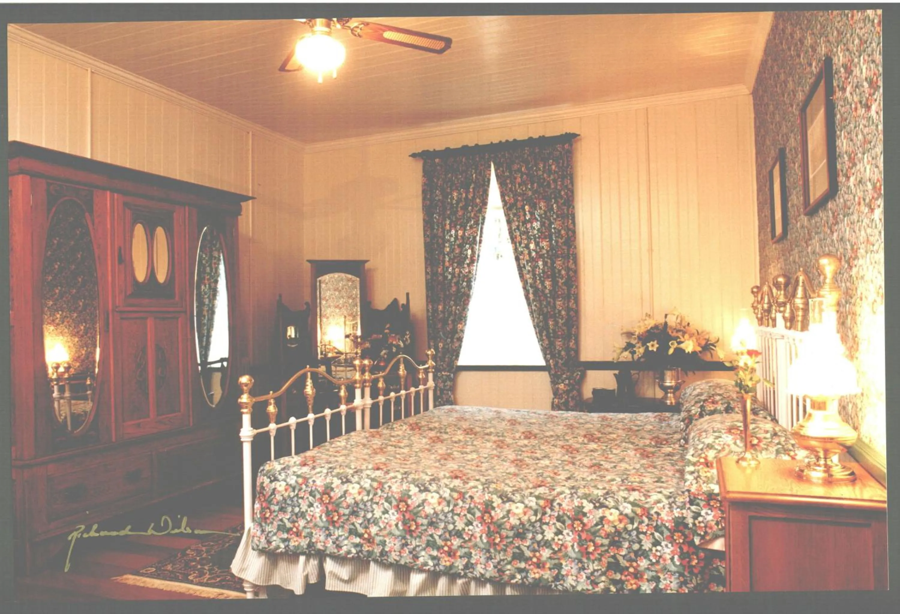 Bed in The Royal Hotel Pilgrims Rest