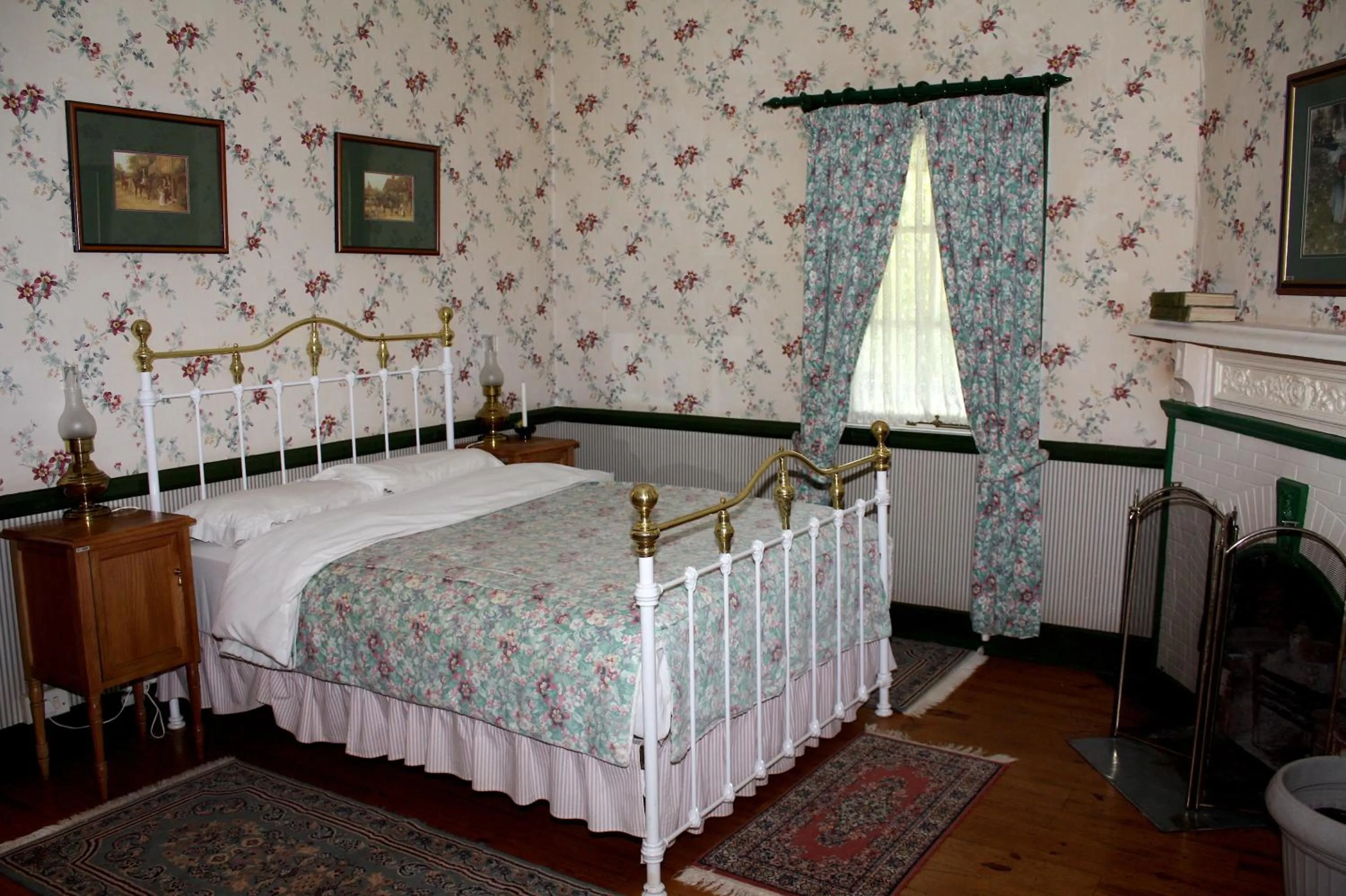 Bed in The Royal Hotel Pilgrims Rest