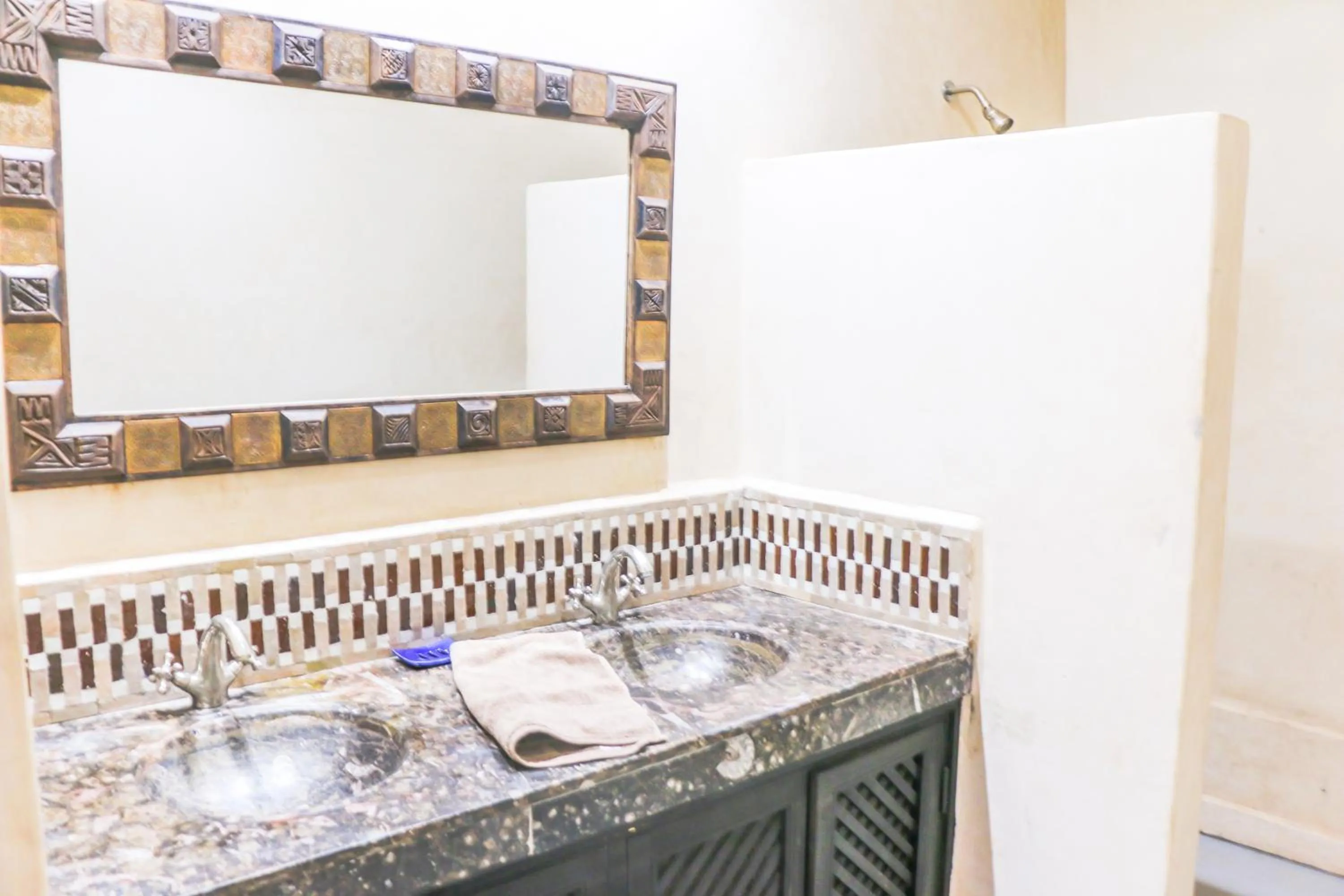 Bathroom in Riad Kasbah Omar