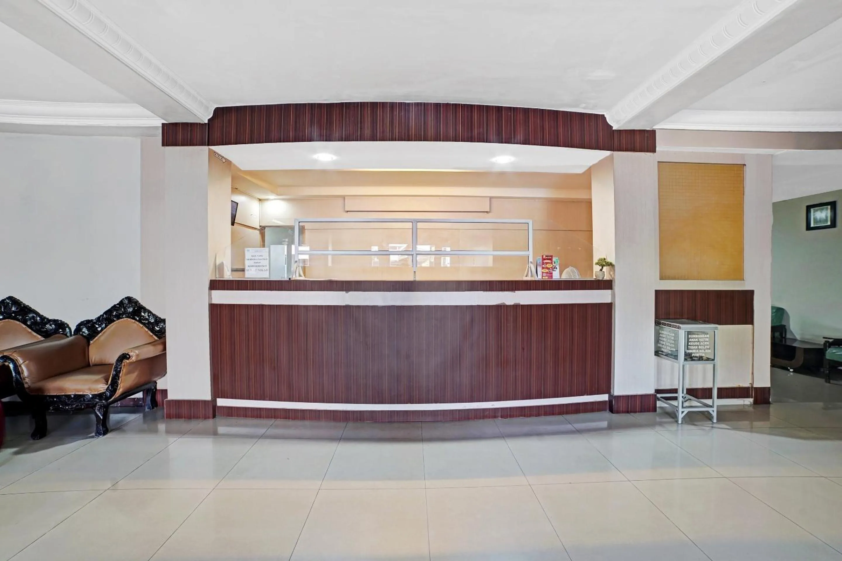 Lobby or reception in Hotel O Wisma Kuta Karang Baru