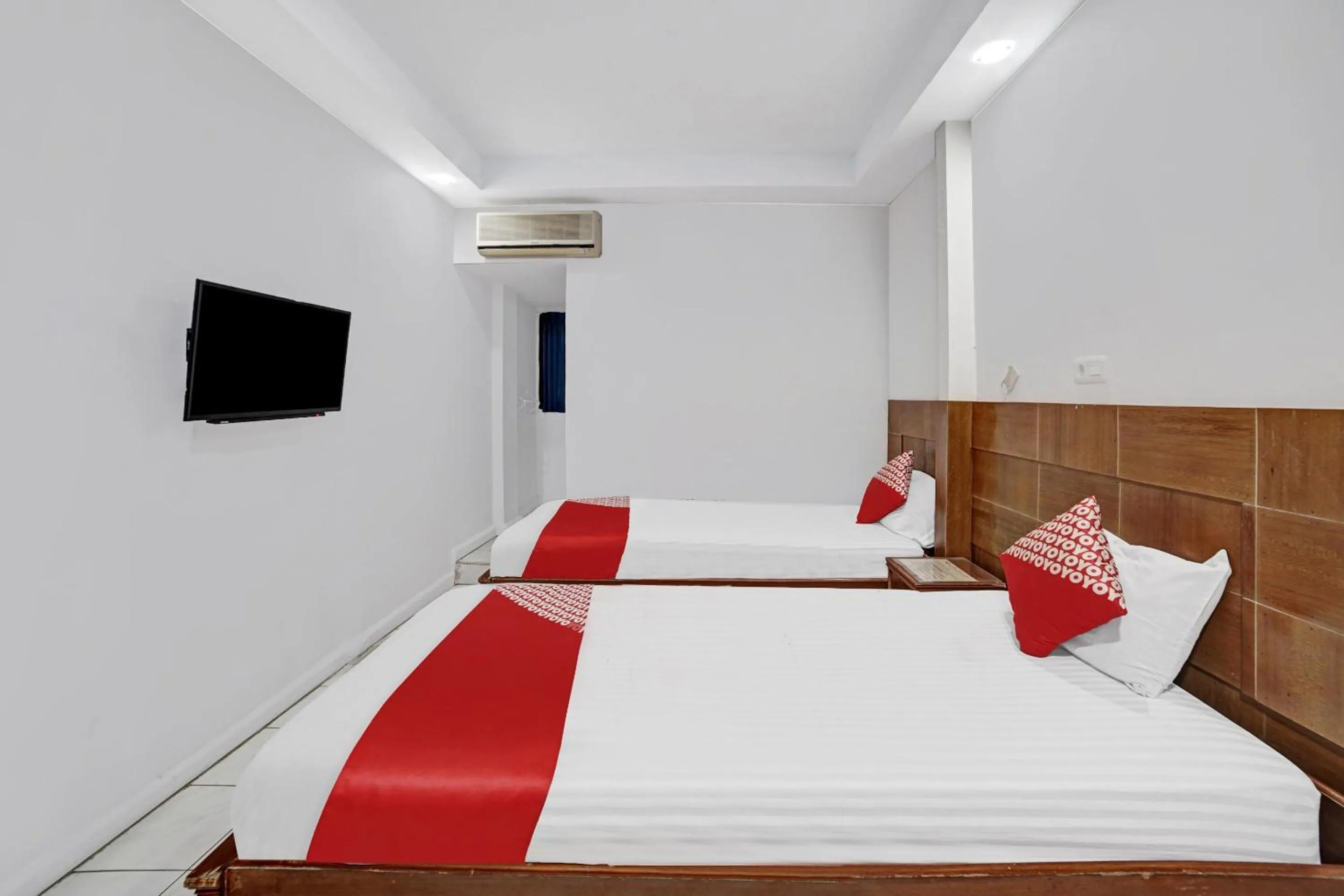 Bedroom, Bed in Hotel O Wisma Kuta Karang Baru