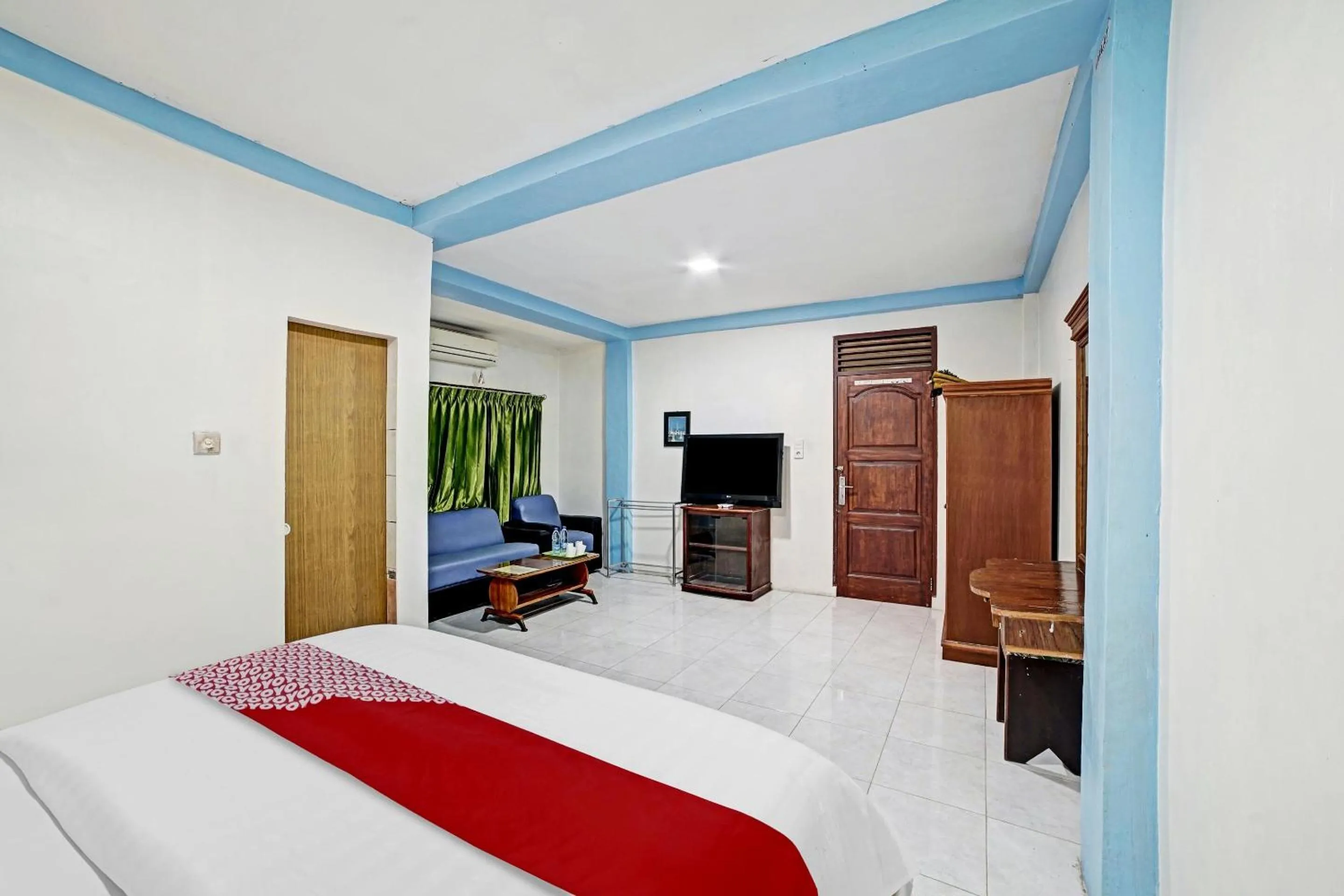 Bedroom, Bed in Hotel O Wisma Kuta Karang Baru